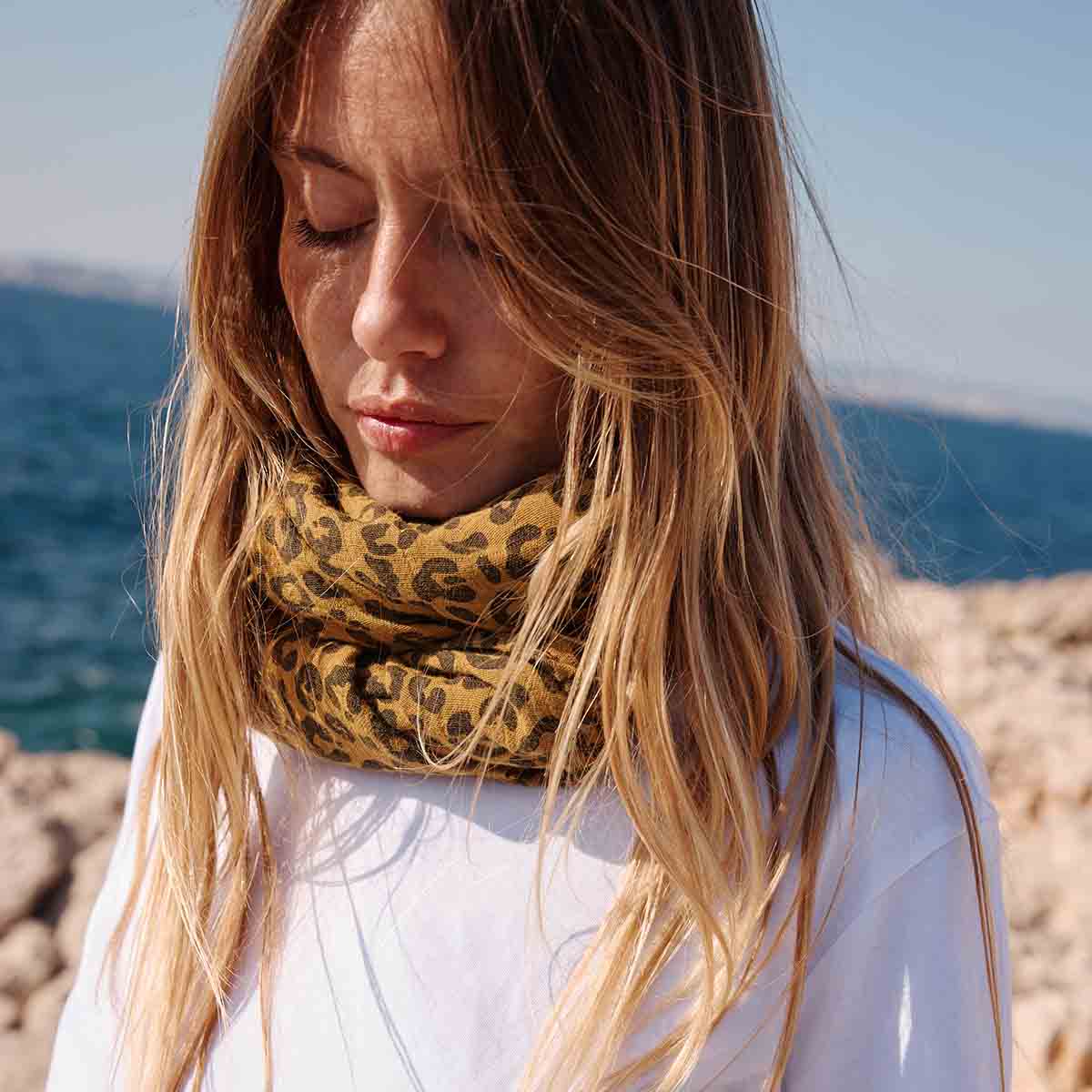 HALSTUCH - LEO + KARAMELL 110x110