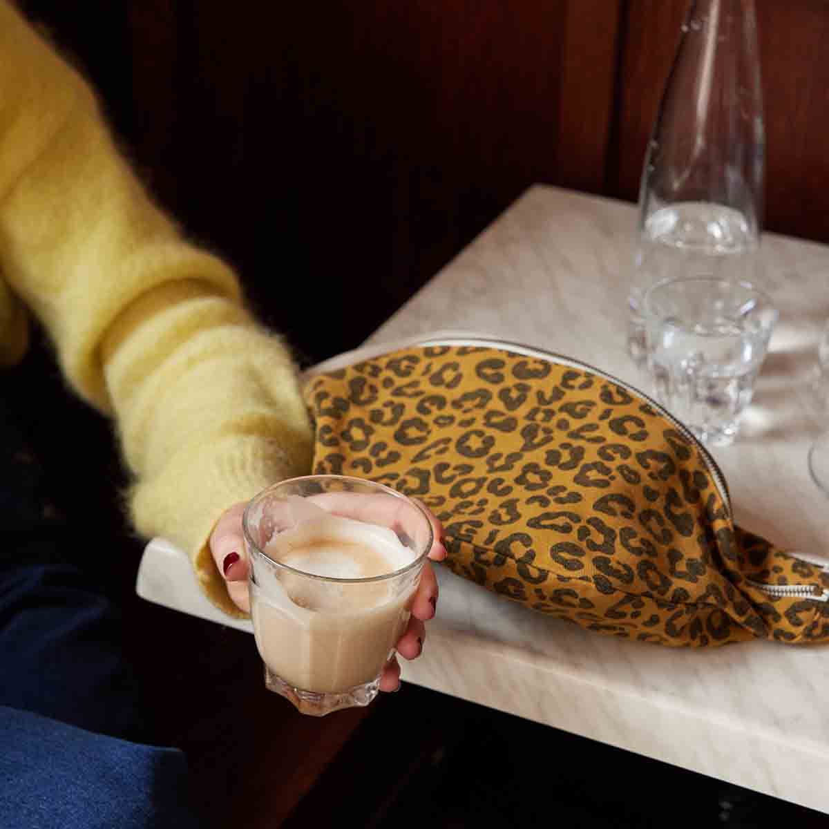 CROSSBODY BAG LEO + KARAMELL