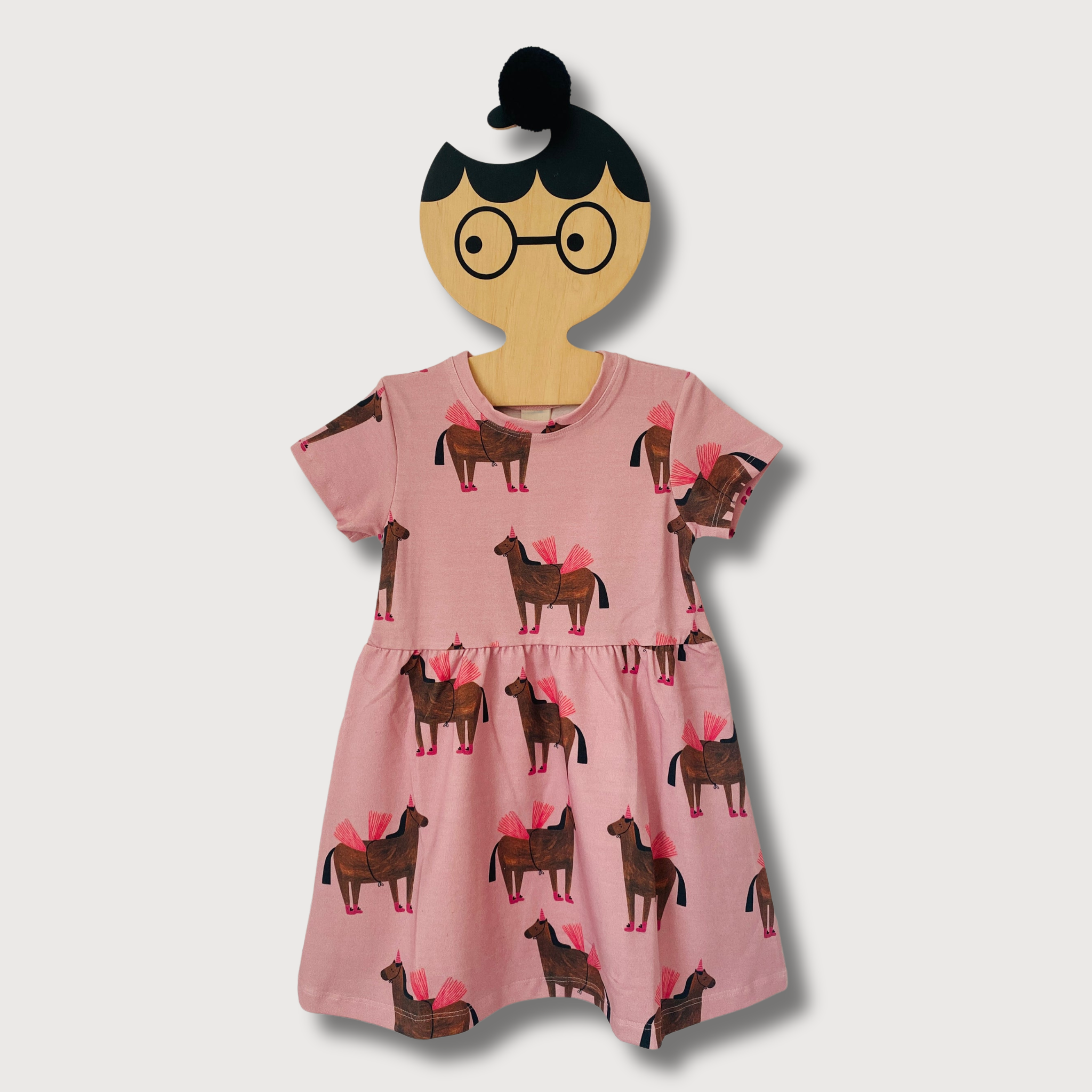 PFERD AUF ROSA eS KLEID (LIEFERUNG CA. 14 TAGE)