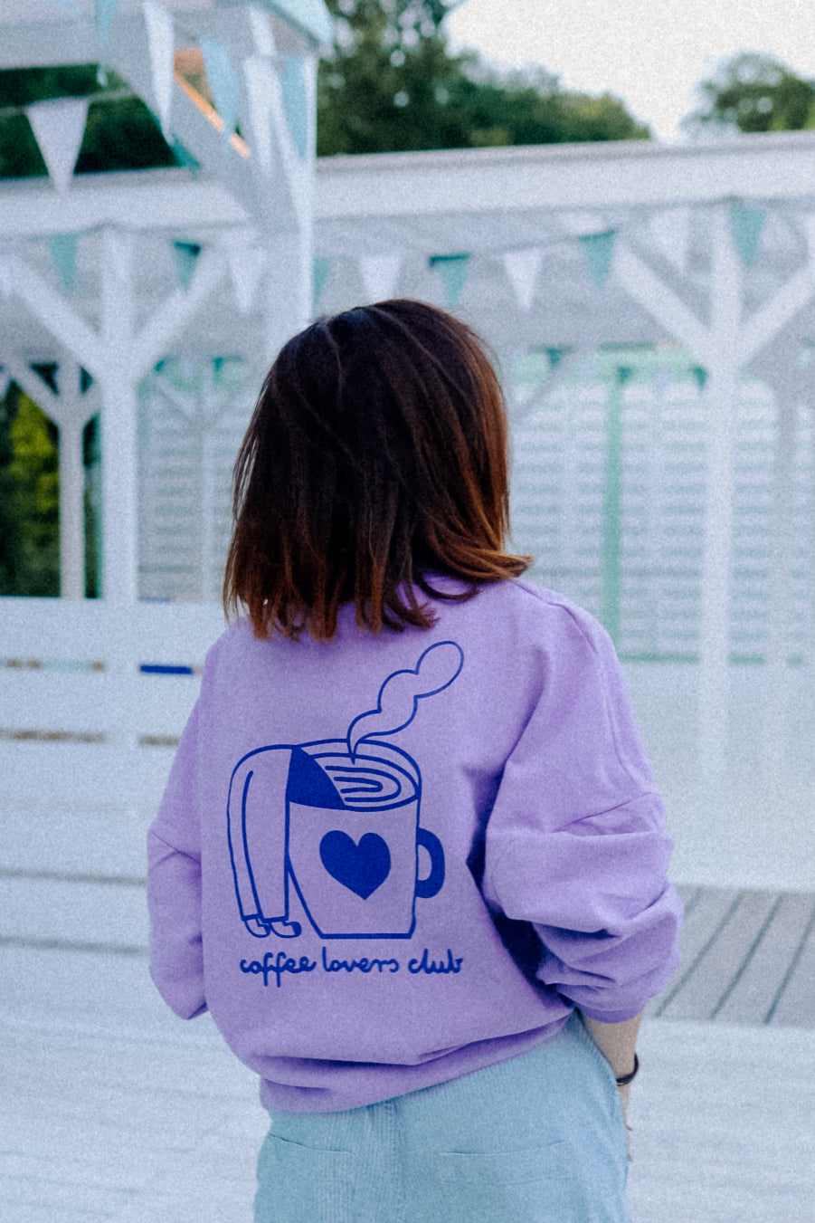 PRE ORDER - BIG COFFEE LOVER AUF LILA - ERWACHSENEN SWEATSHIRT