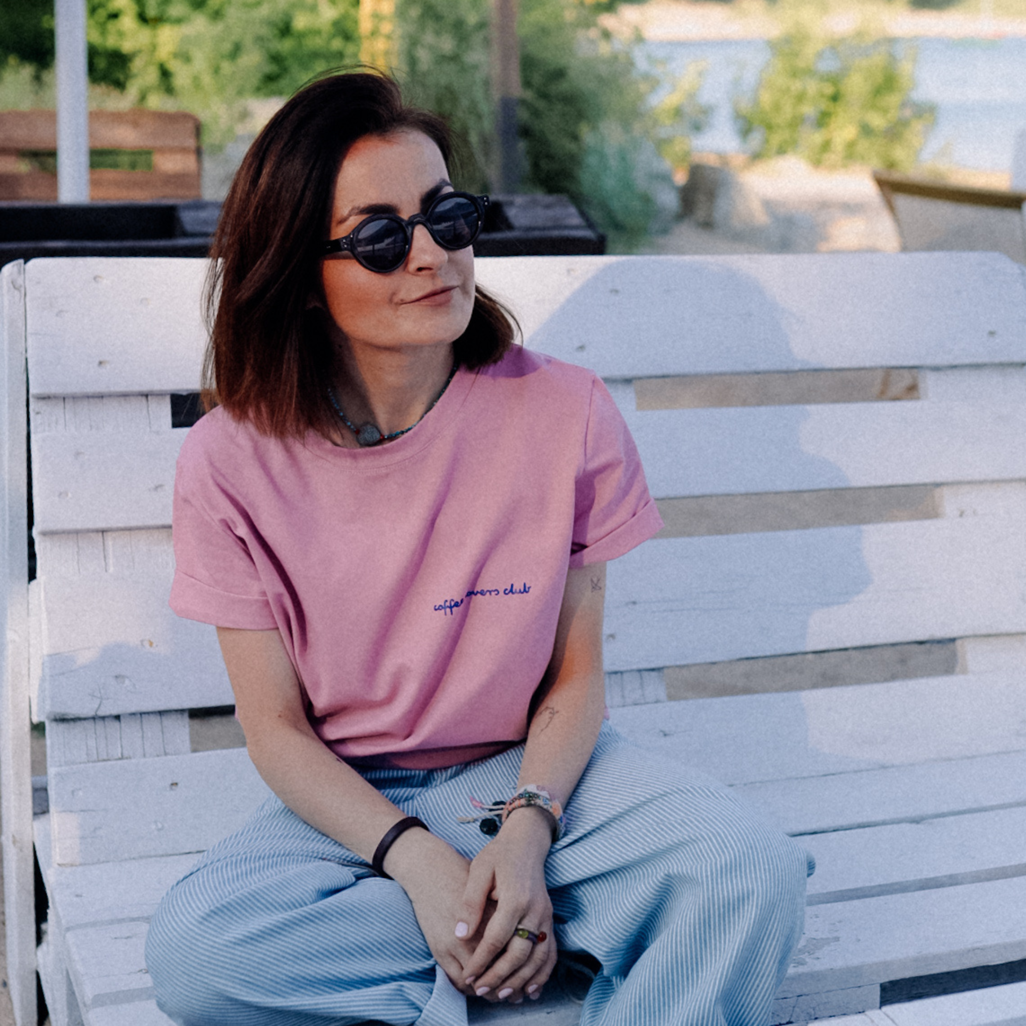 PRE ORDER - BIG COFFEE LOVER AUF ALTROSA - ERWACHSENEN T-SHIRT (ANFERTIGUNG CA. 14 TAGE)