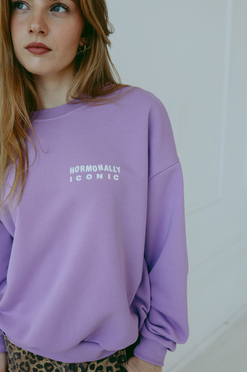 Hormonally Iconic - Oversized Sweatshirt - Lila