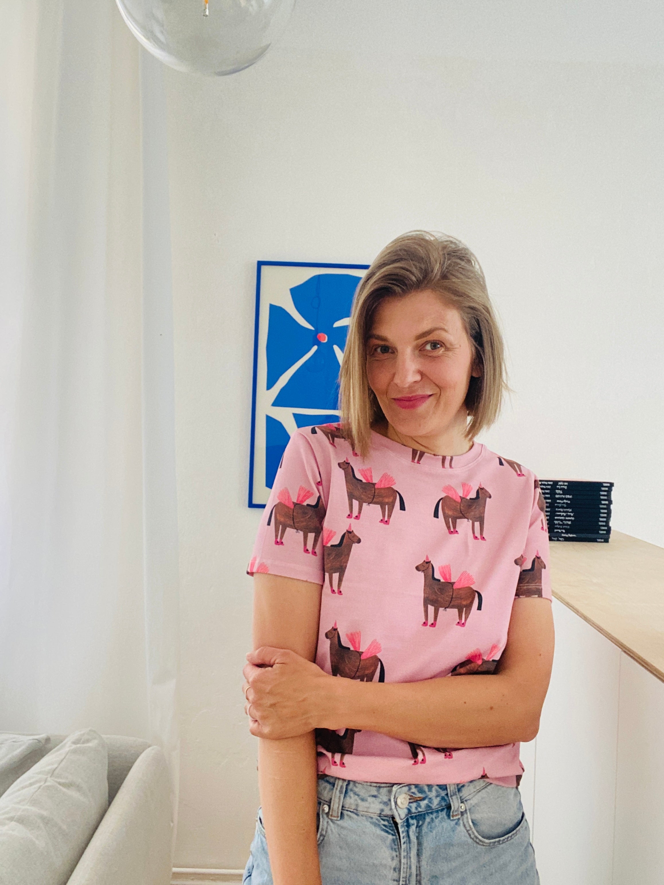 PFERD AUF ROSA - ERWACHSENEN T-SHIRT ( LIEFERUNG CA. 14 TAGE)