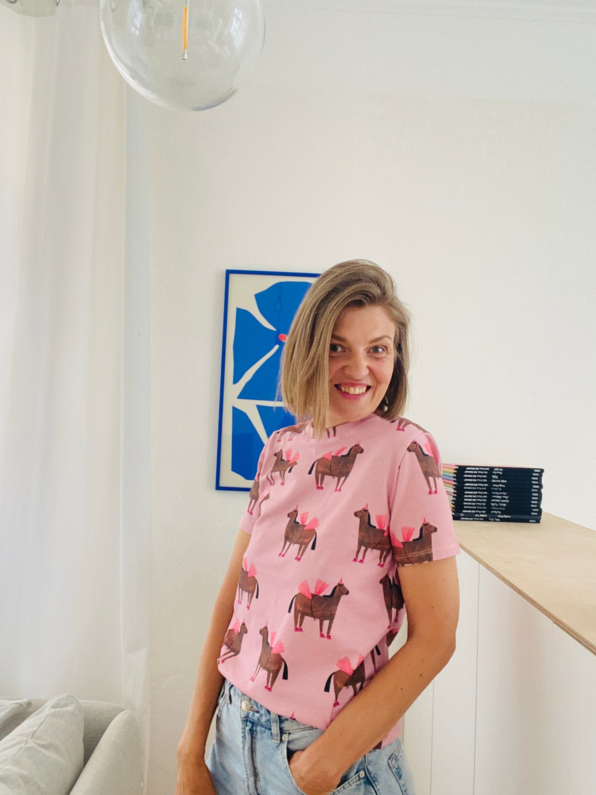 PFERD AUF ROSA - ERWACHSENEN T-SHIRT ( LIEFERUNG CA. 14 TAGE)