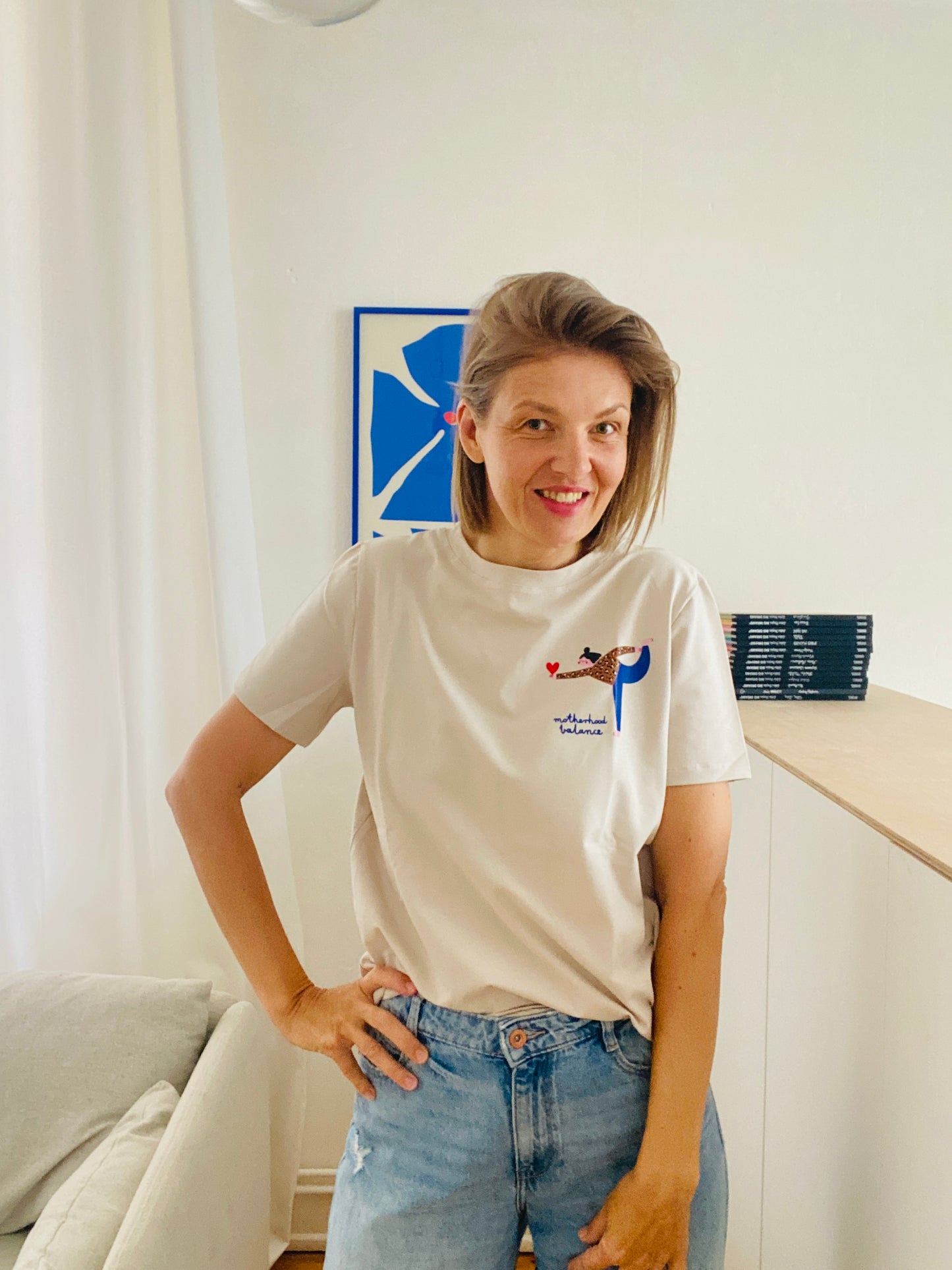 MOTHERHOOD BALANCE AUF CREME - ERWACHSENEN T-SHIRT (LIEFERUNG CA. 14 TAGE)