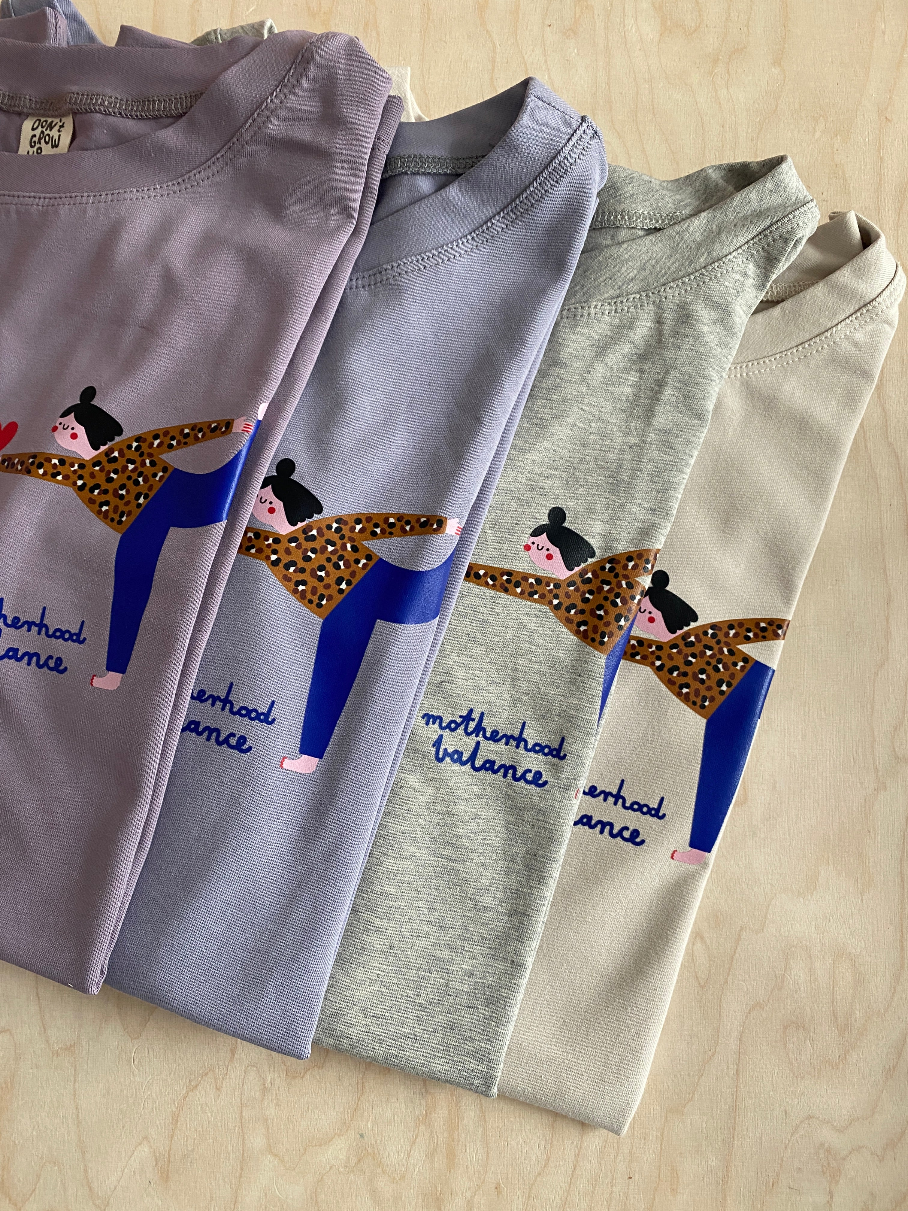 MOTHERHOOD BALANCE AUF VINTAGE VIOLETT - ERWACHSENEN T-SHIRT