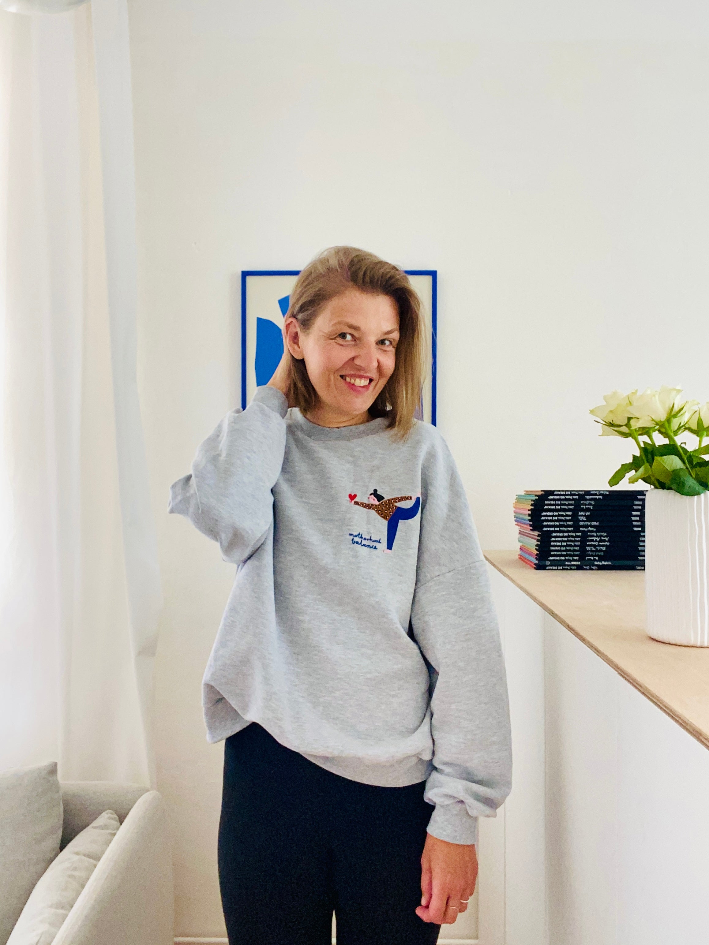 PRE ORDER - MOTHERHOOD BALANCE AUF GRAU MELIERT - ERWACHSENEN SWEATSHIRT