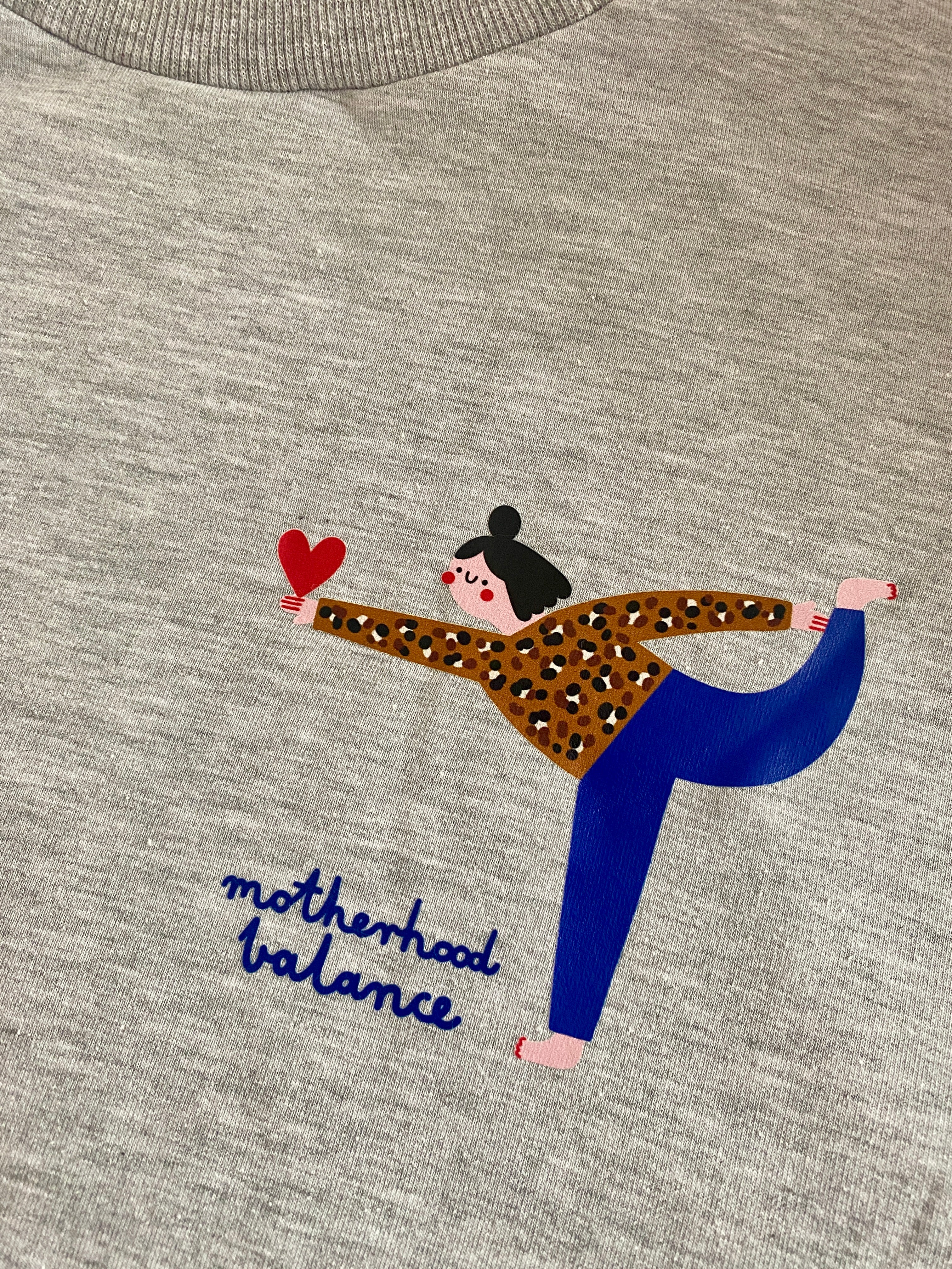 PRE ORDER - MOTHERHOOD BALANCE AUF GRAU MELIERT - ERWACHSENEN SWEATSHIRT