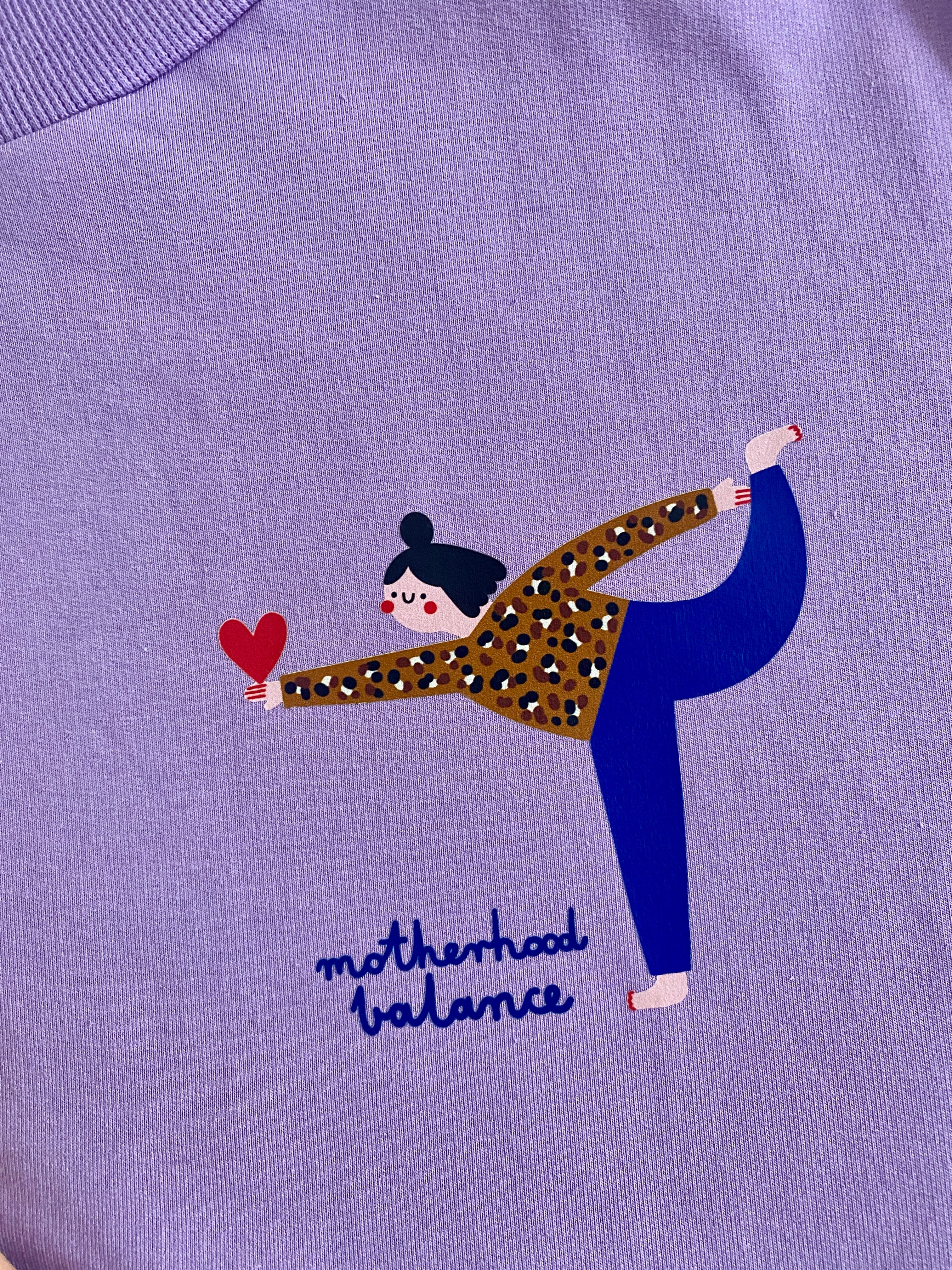 PRE ORDER - MOTHERHOOD BALANCE AUF LILA - ERWACHSENEN SWEATSHIRT