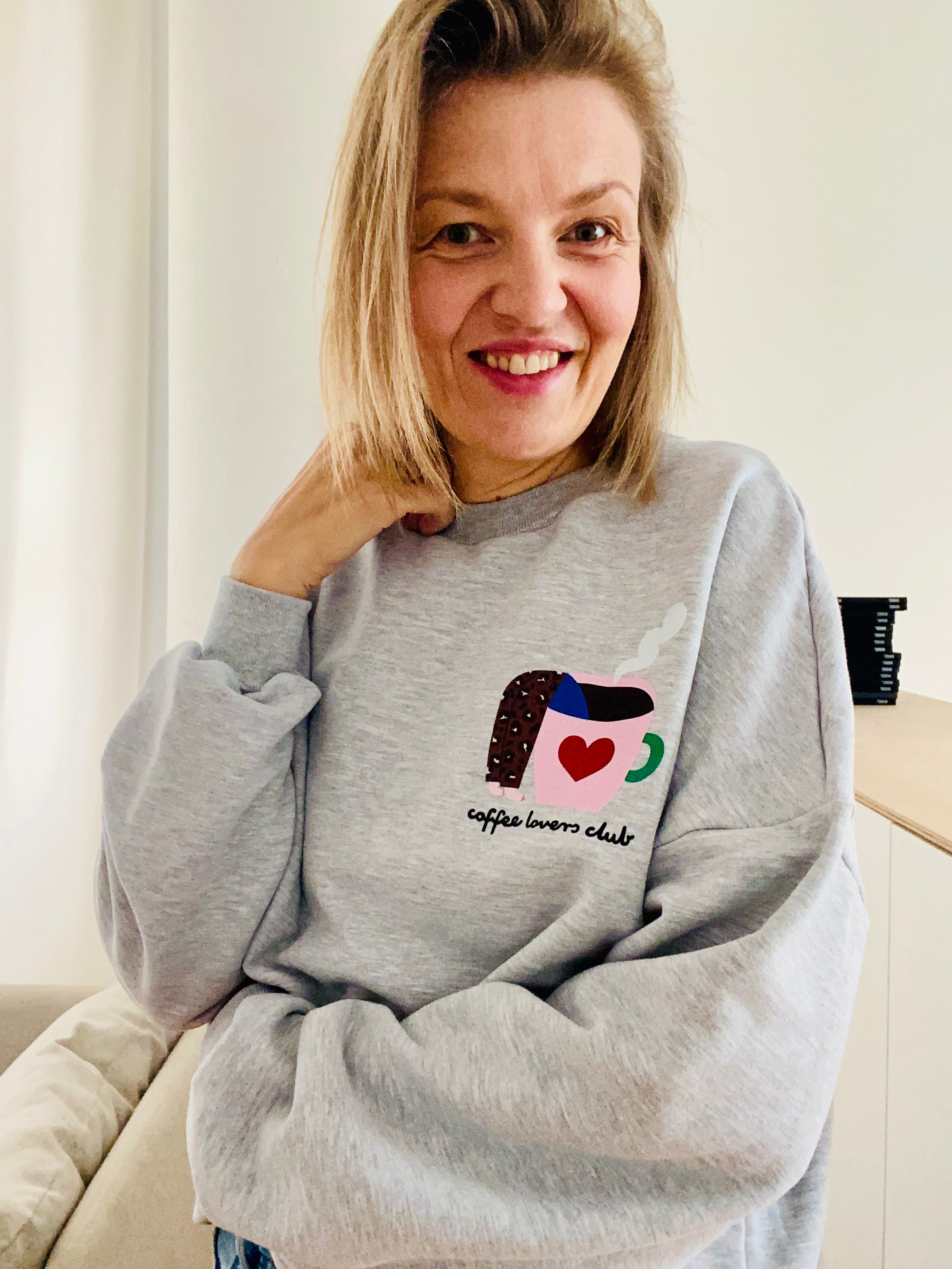 PRE ORDER - COFFEE LOVER AUF GRAU MELIERT - ERWACHSENEN SWEATSHIRT