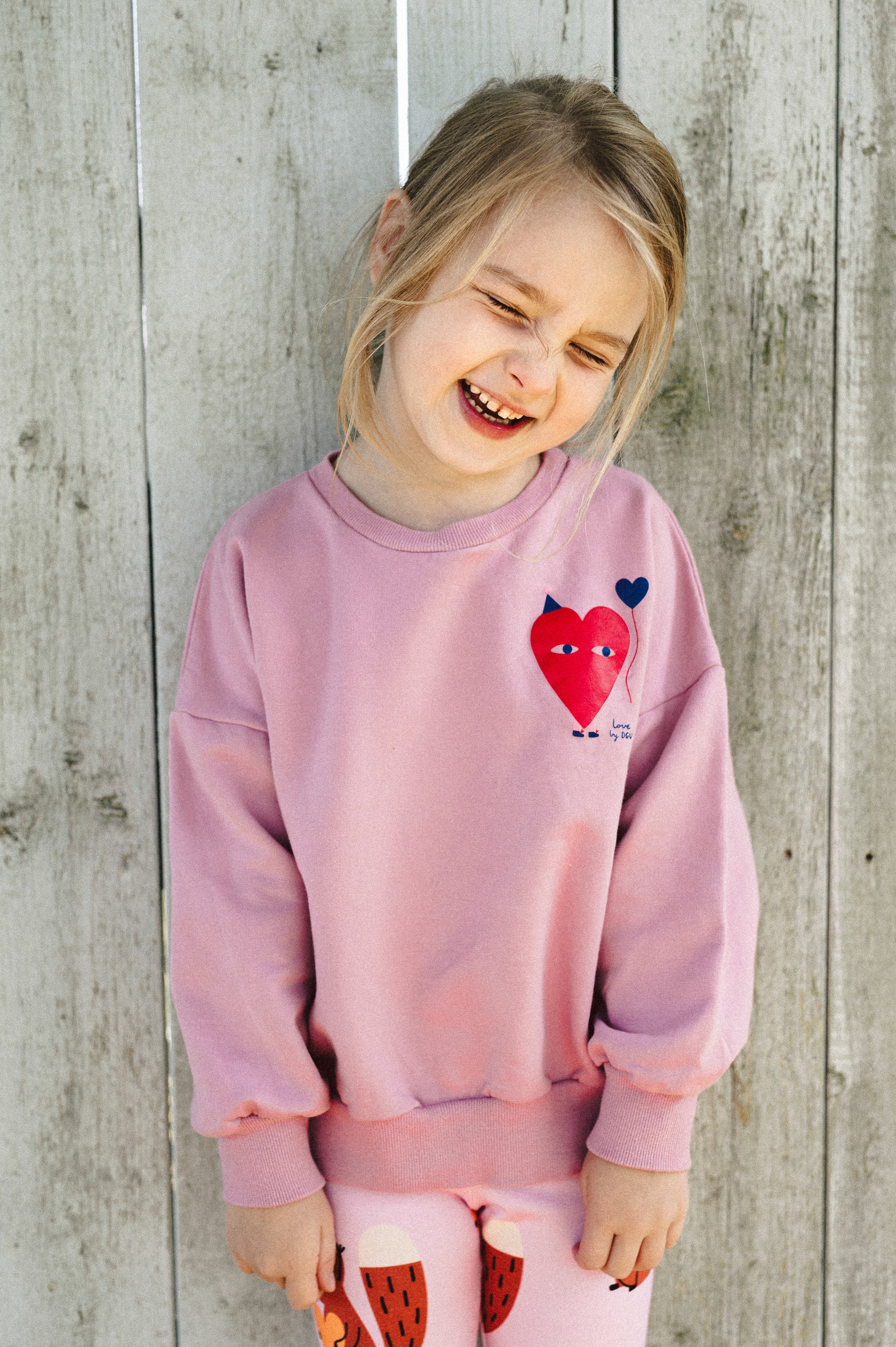 HERZ AUF ALTROSA SWEATSHIRT (LIEFERZEIT CA. 14 TAGE)