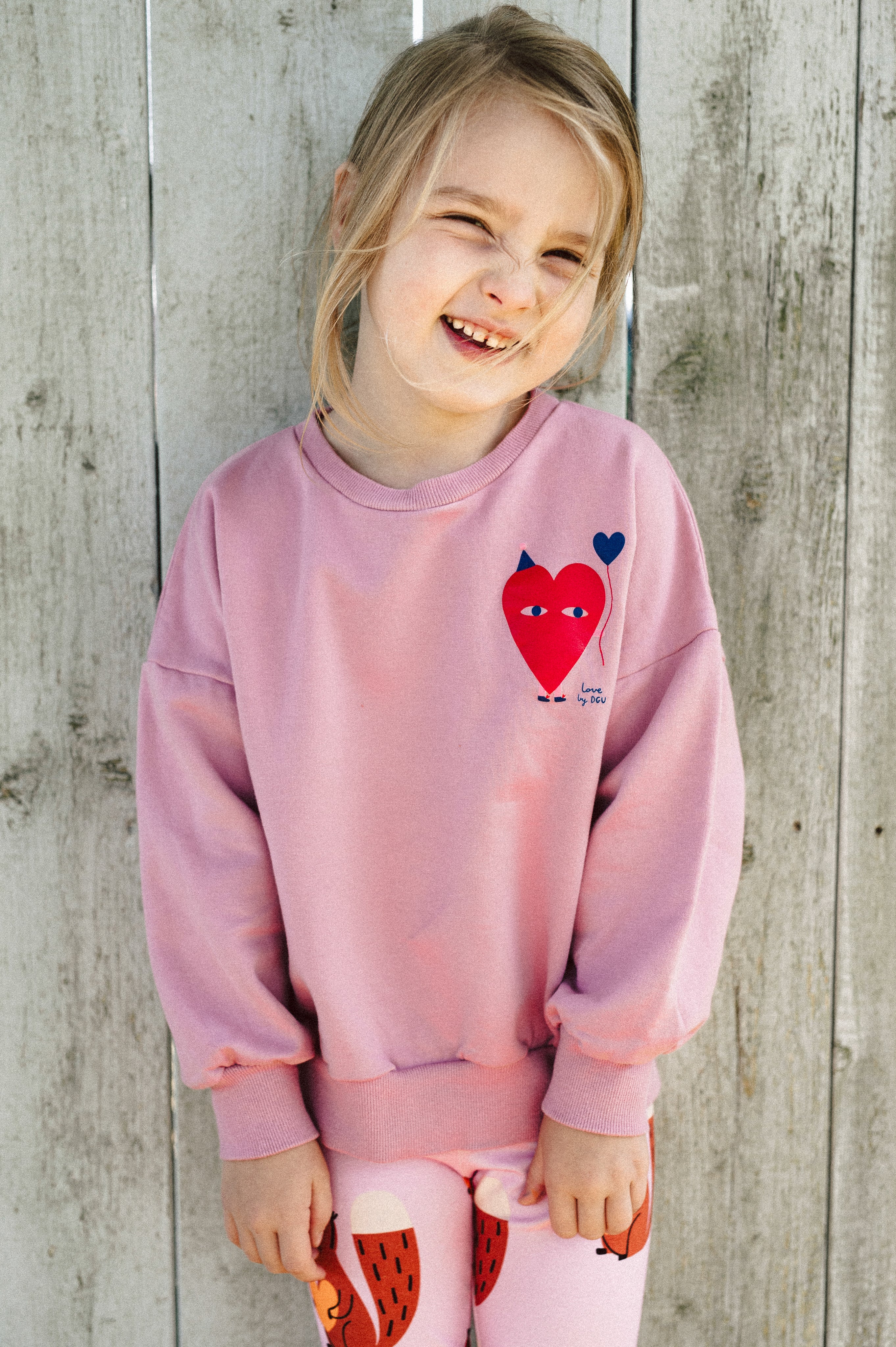 HERZ AUF ALTROSA SWEATSHIRT (LIEFERZEIT CA. 14 TAGE)