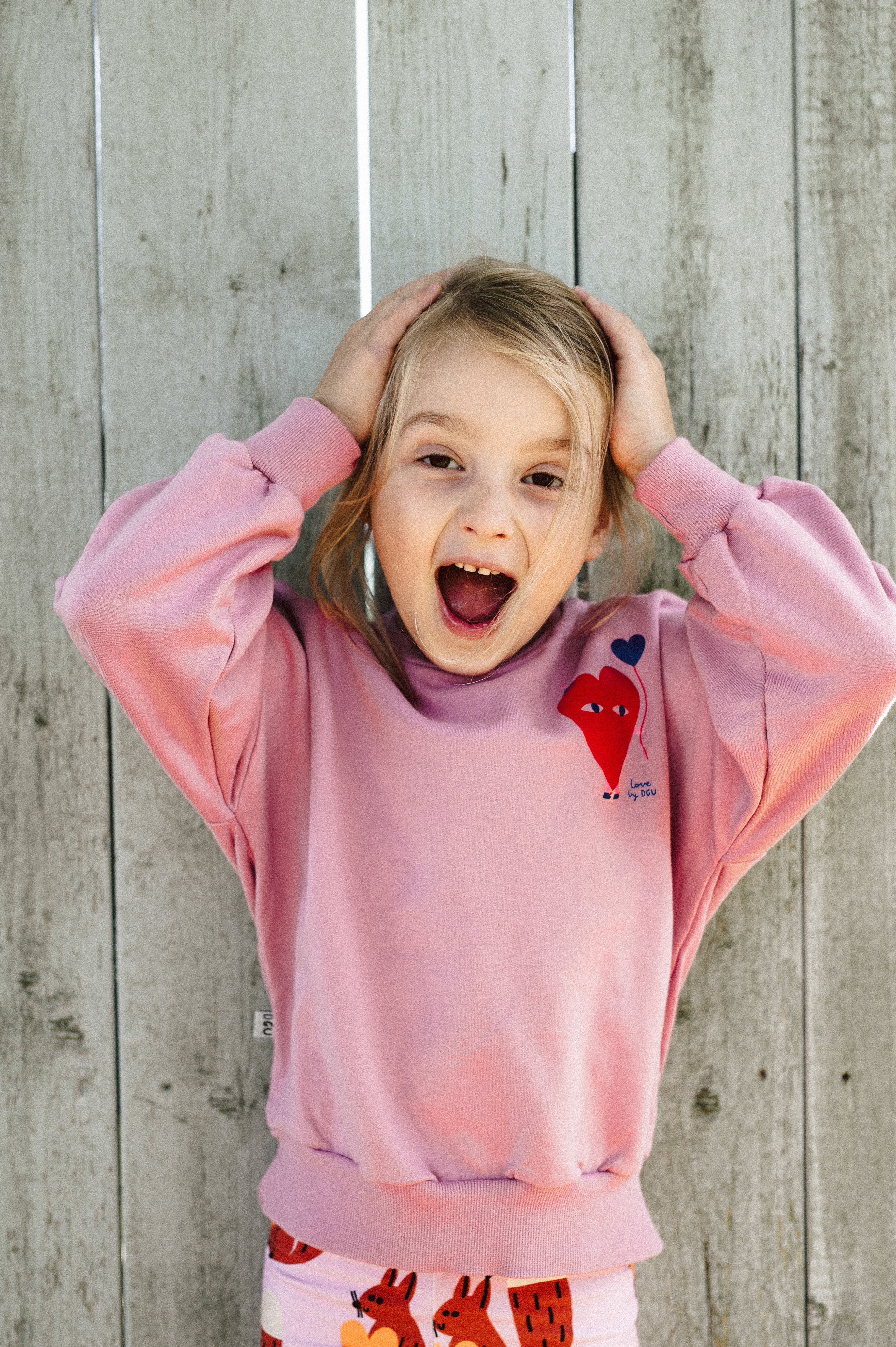 HERZ AUF ALTROSA SWEATSHIRT (LIEFERZEIT CA. 14 TAGE)