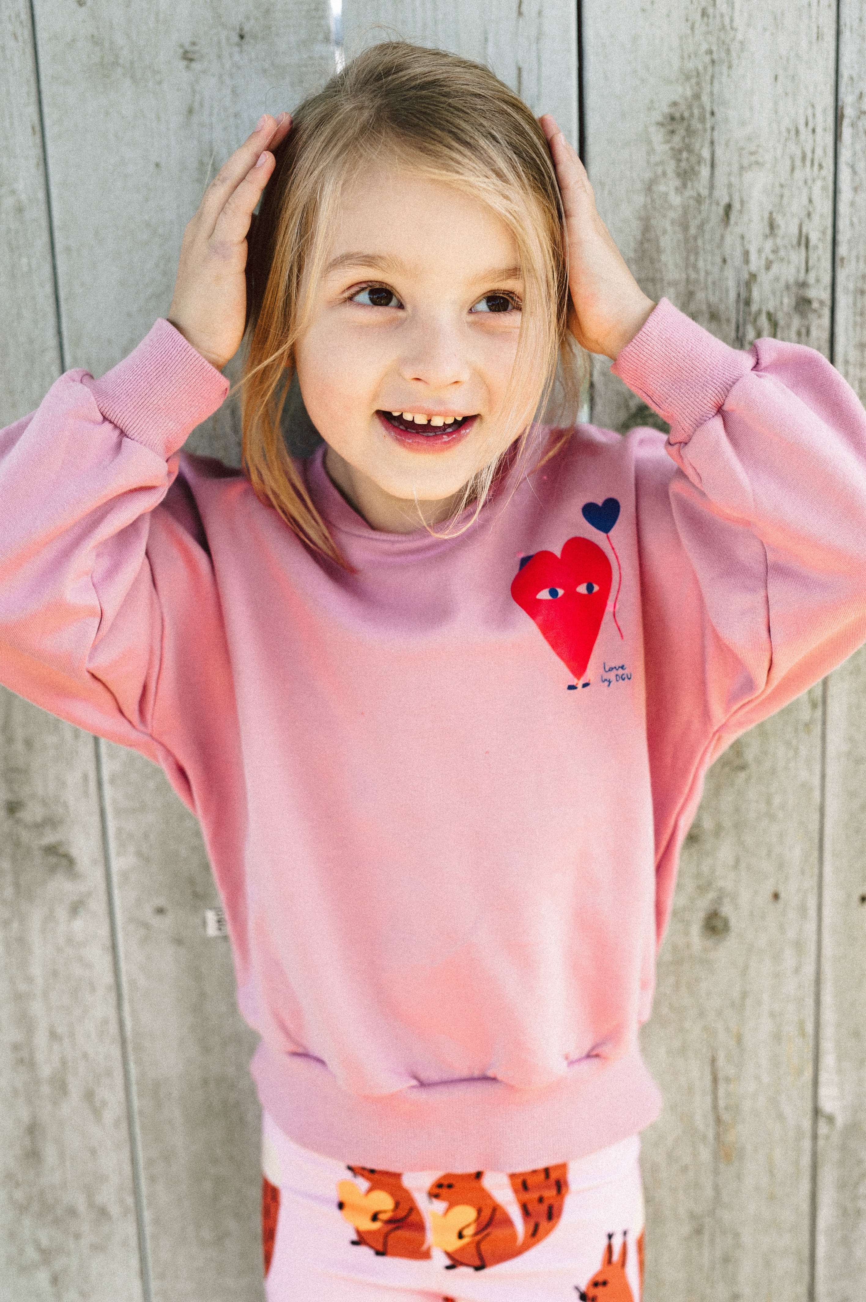 HERZ AUF ALTROSA SWEATSHIRT (LIEFERZEIT CA. 14 TAGE)