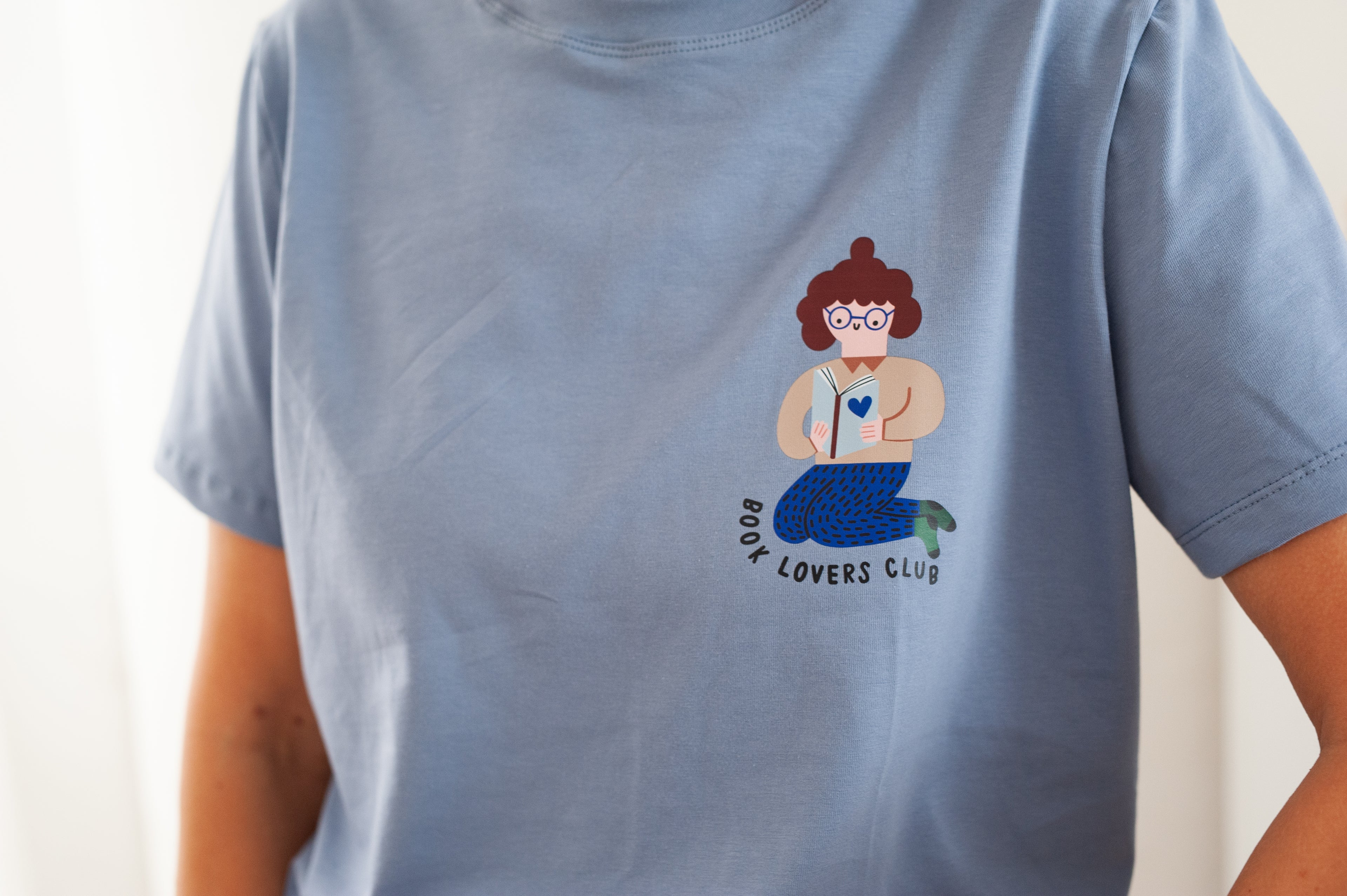 BOOK LOVER AUF BLAU - ERWACHSENEN T-SHIRT