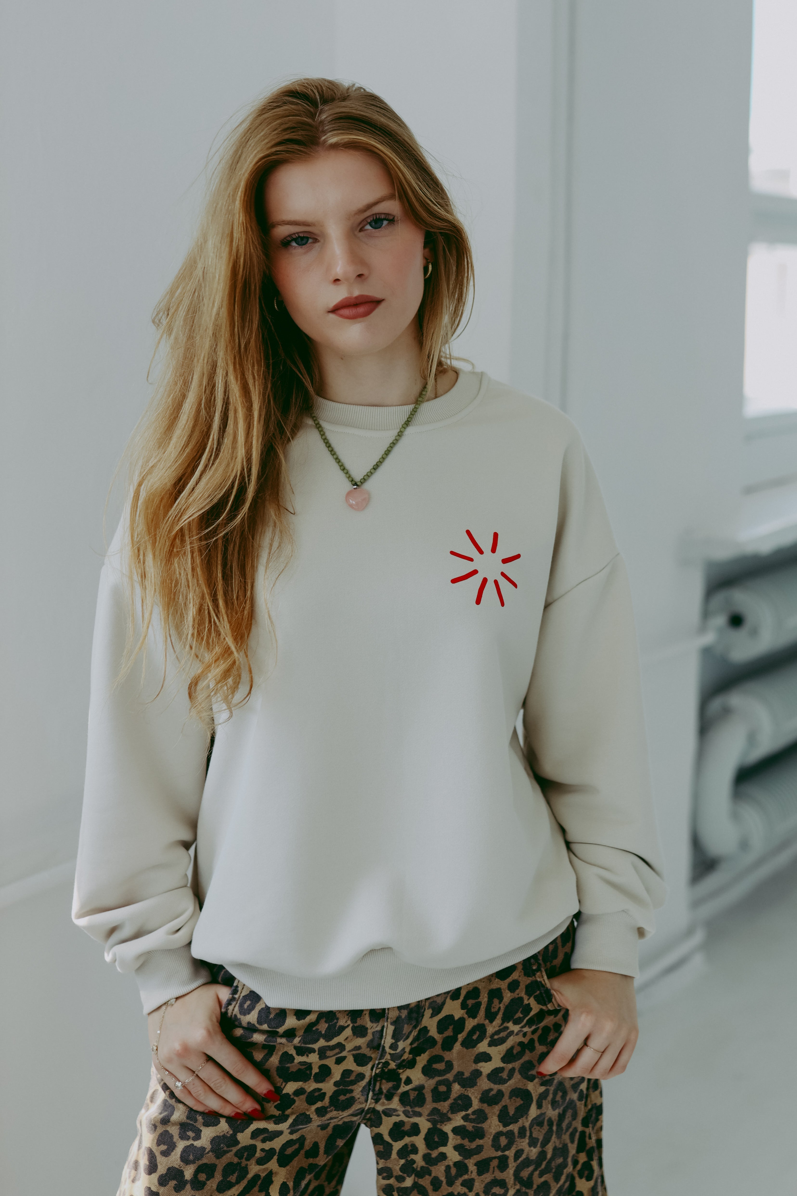 Glow - Oversized Sweatshirt - Creme