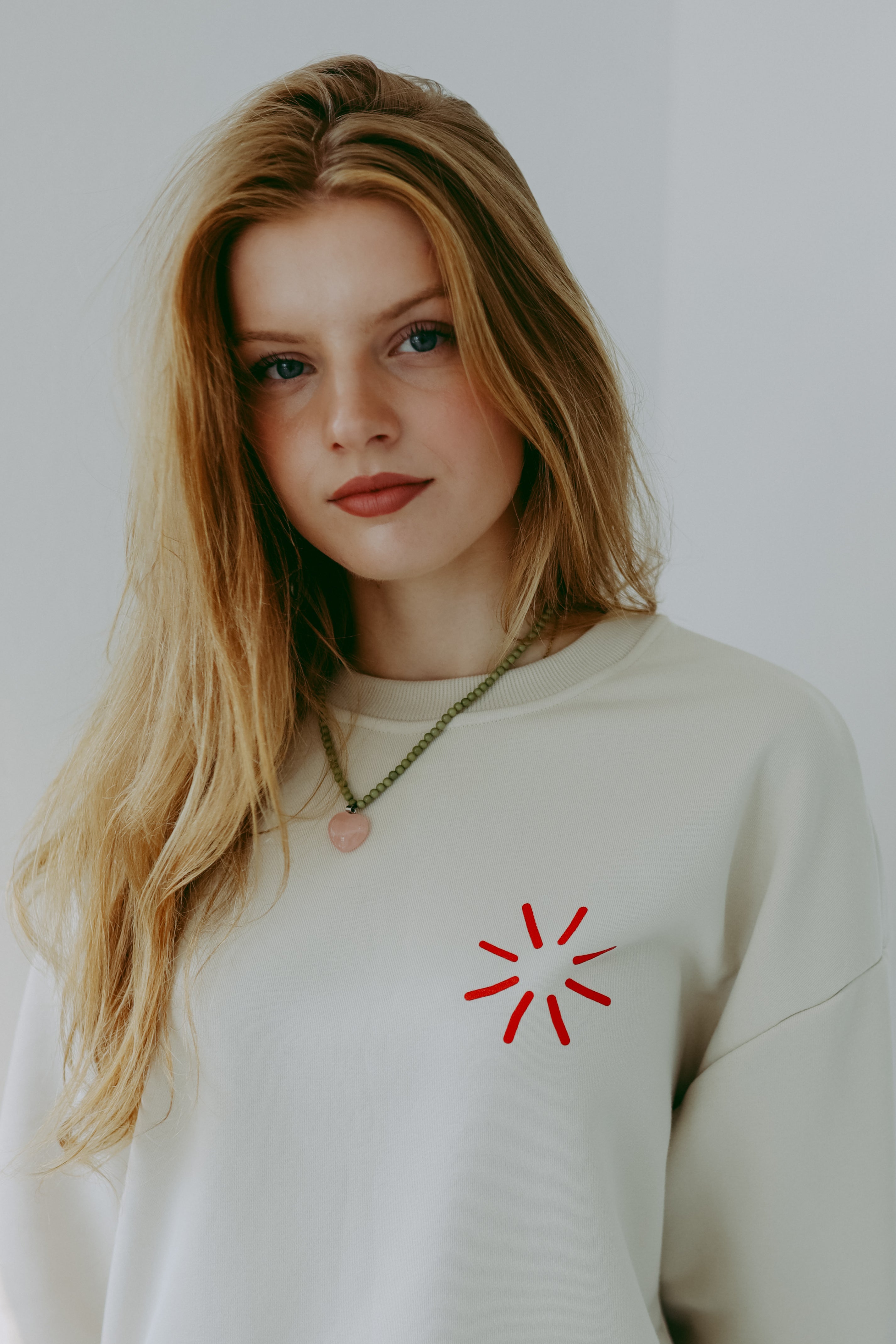 Glow - Oversized Sweatshirt - Creme
