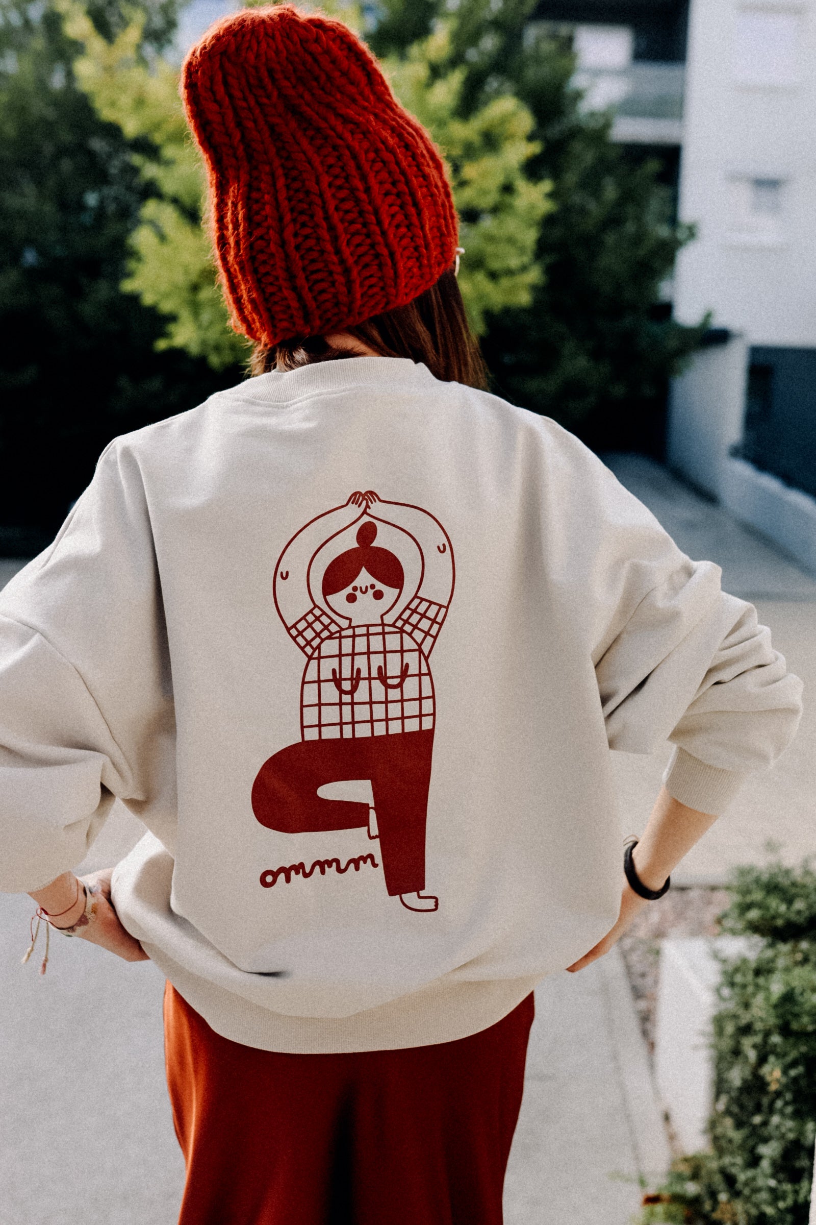 PRE ORDER - BIG YOGA AUF CREME - ERWACHSENEN SWEATSHIRT