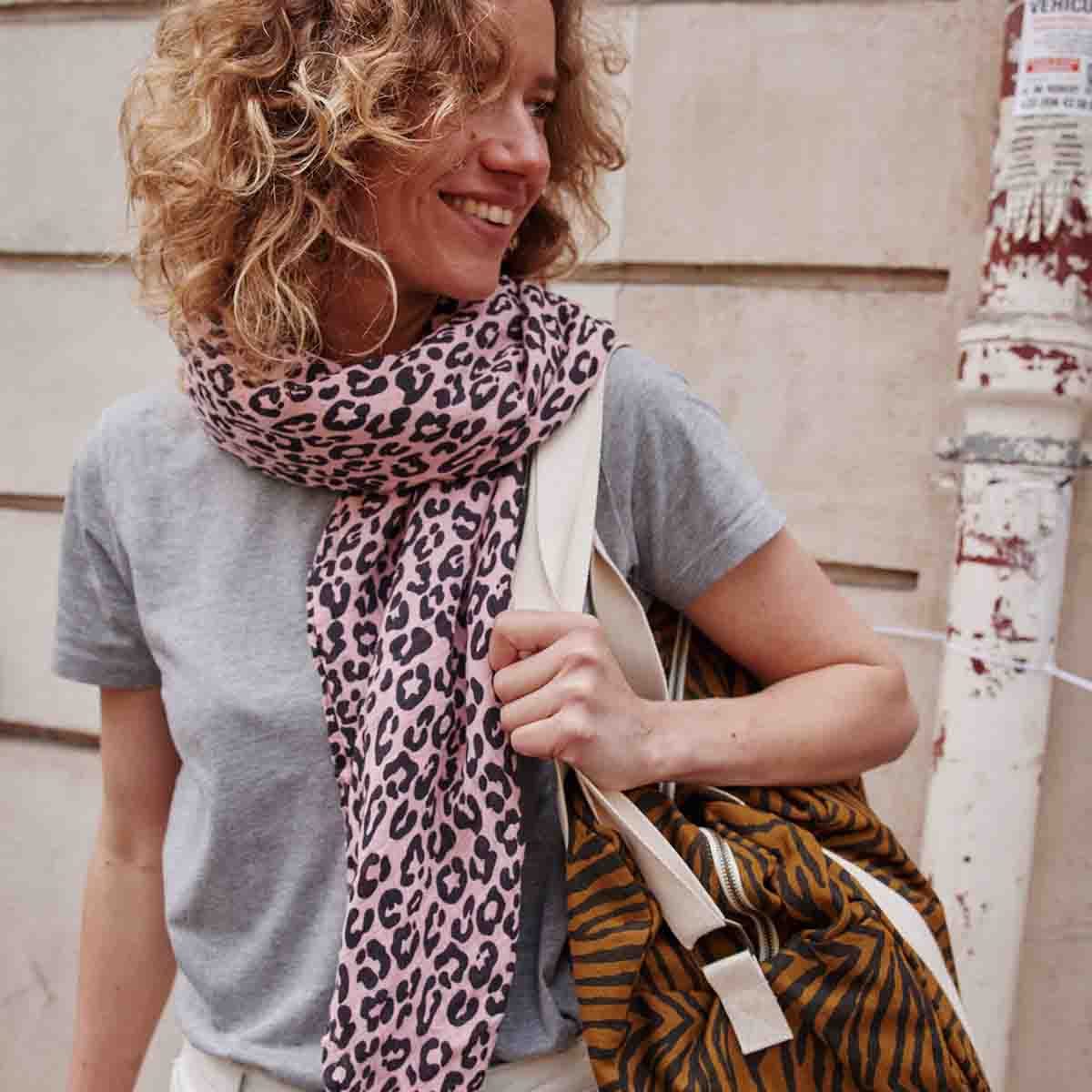 HALSTUCH - LEO + ERDBEERE 110x110