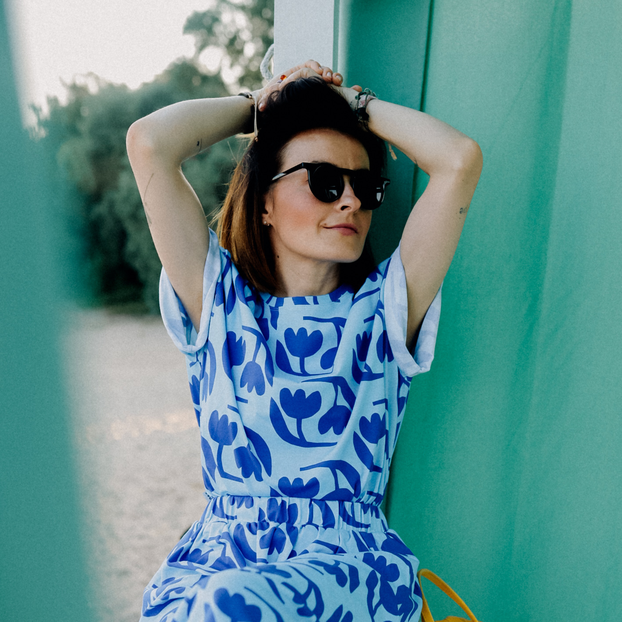 BLUE BLOOM ALL OVER PRINT- BOXY T-SHIRT ( LIEFERUNG CA. 14 TAGE)