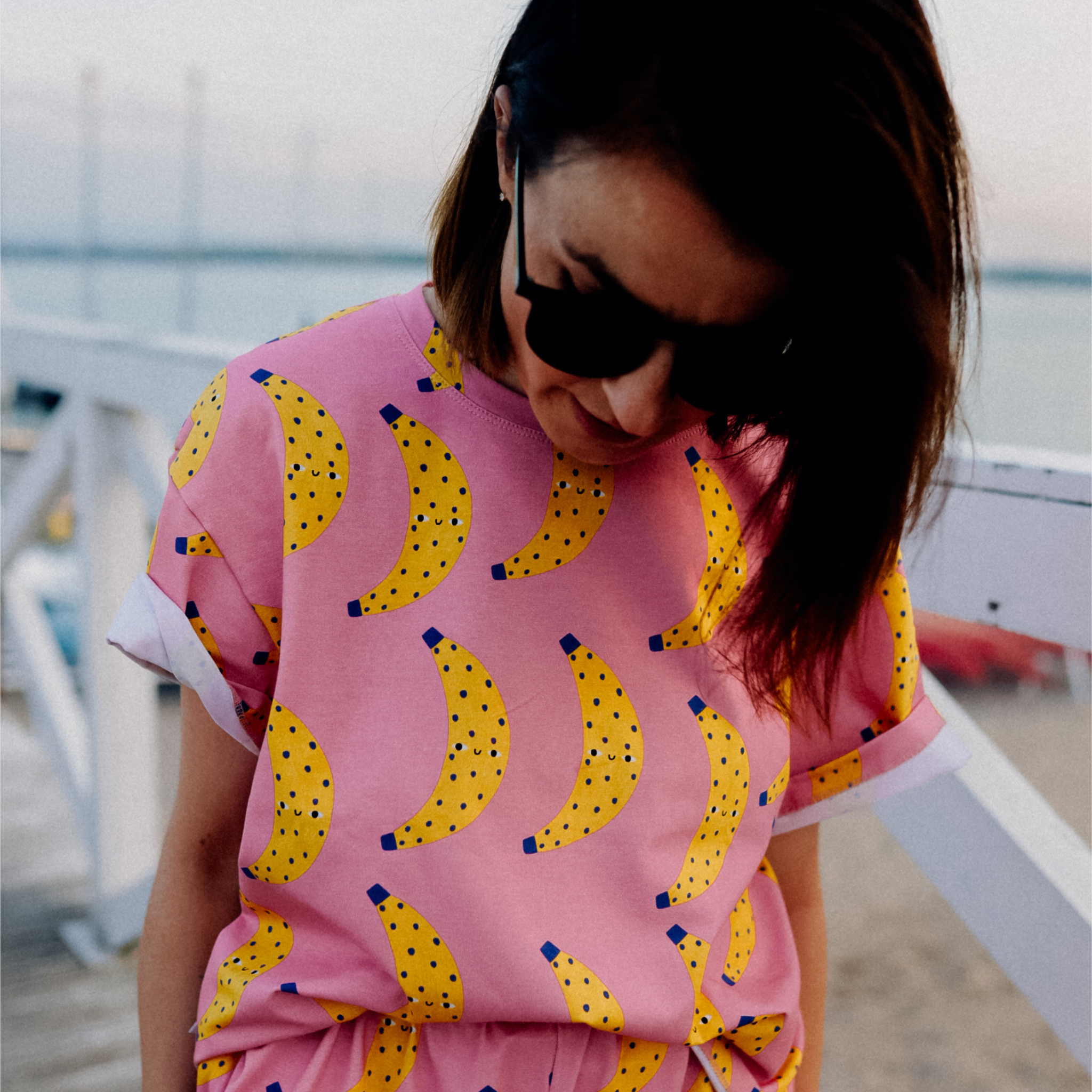 BANANEN AUF ROSA ALL OVER PRINT- BOXY T-SHIRT ( LIEFERUNG CA. 14 TAGE)