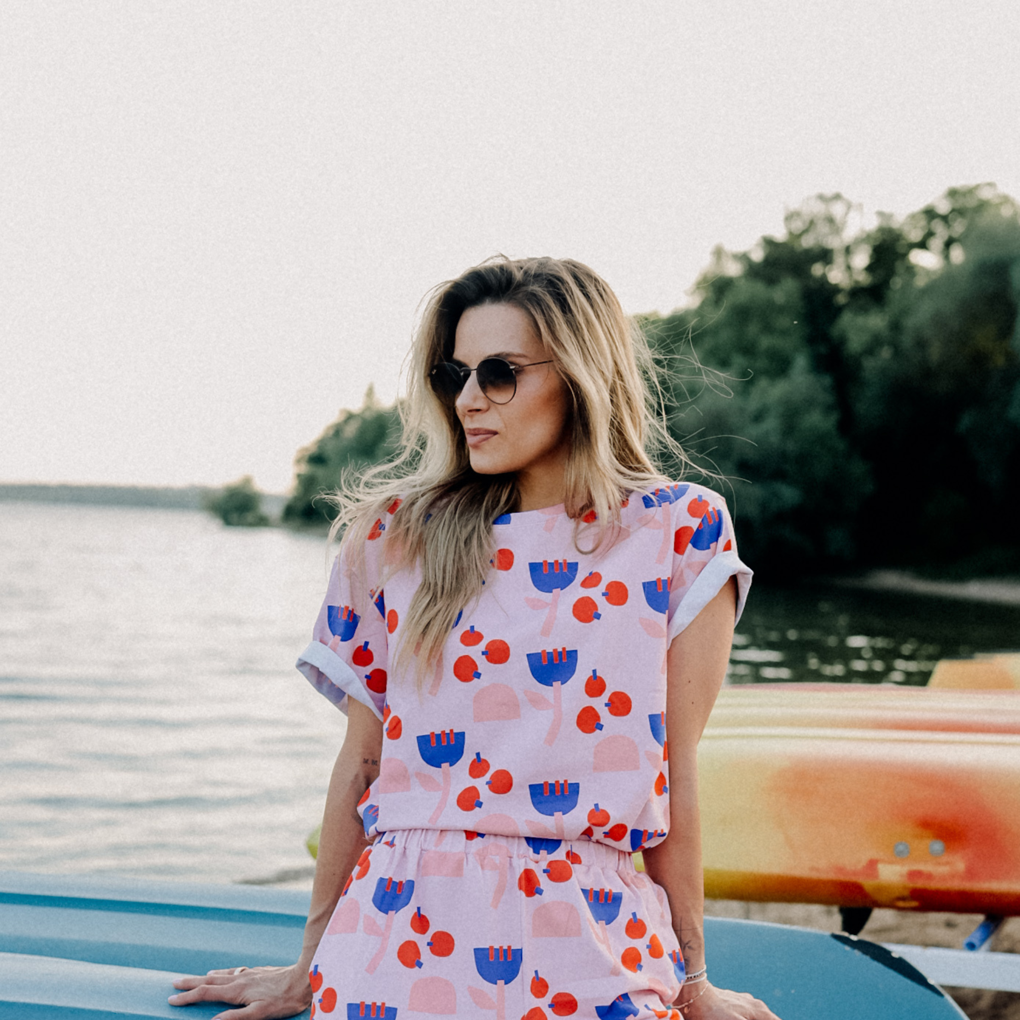 SKETCHY GARDEN ALL OVER PRINT- BOXY T-SHIRT ( LIEFERUNG CA. 14 TAGE)