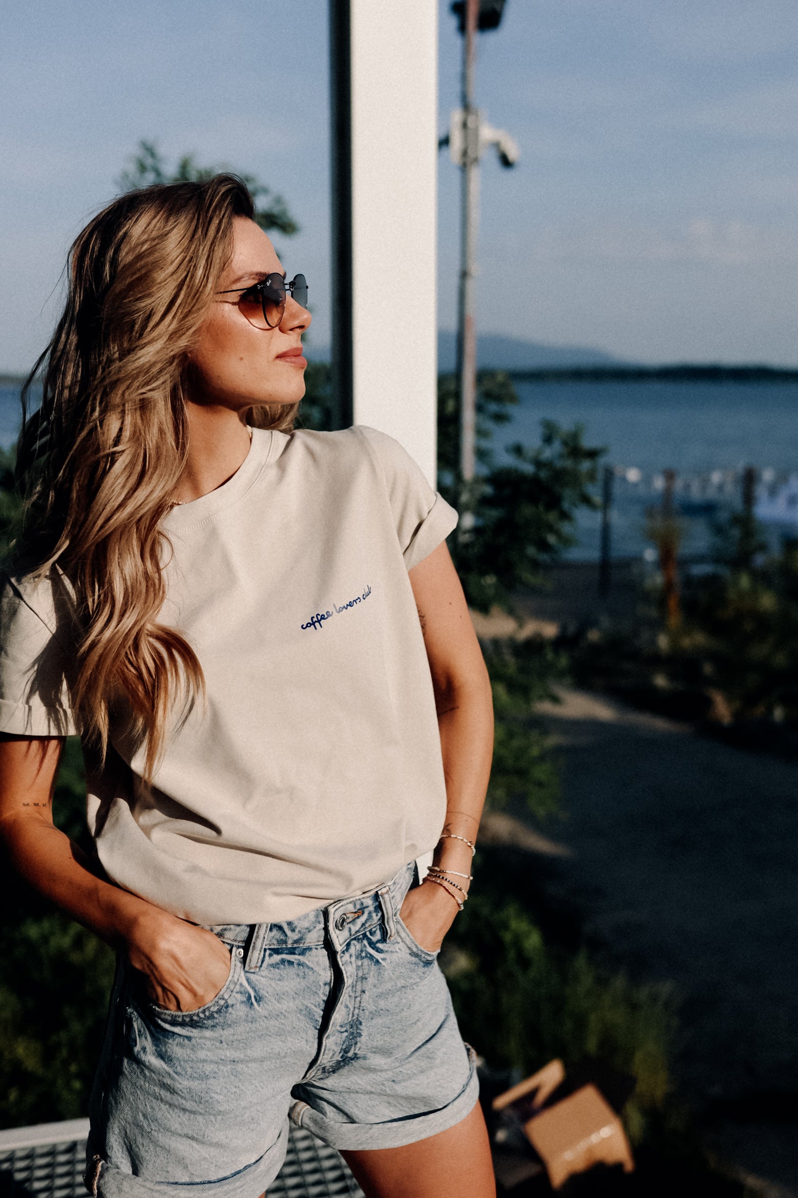 PRE ORDER - BIG COFFEE LOVER AUF CREME - ERWACHSENEN T-SHIRT