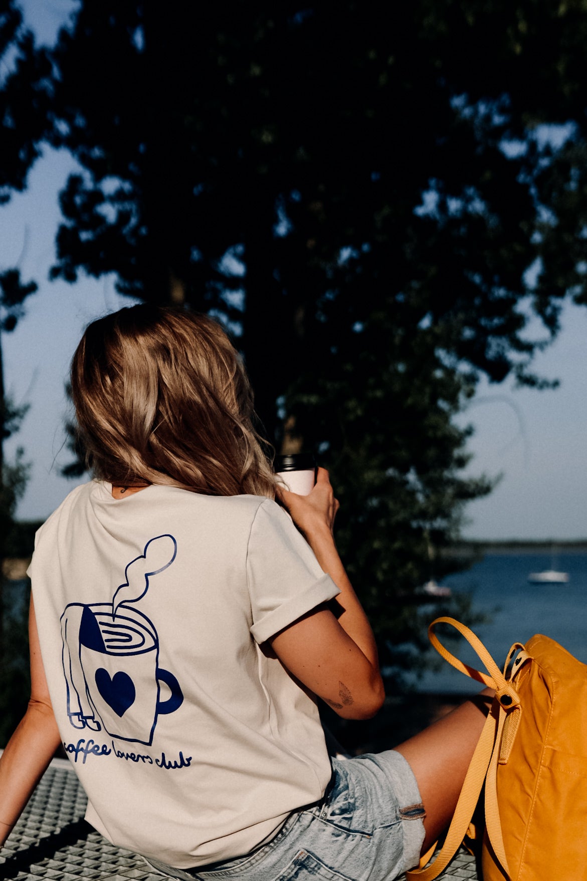 PRE ORDER - BIG COFFEE LOVER AUF CREME - ERWACHSENEN T-SHIRT