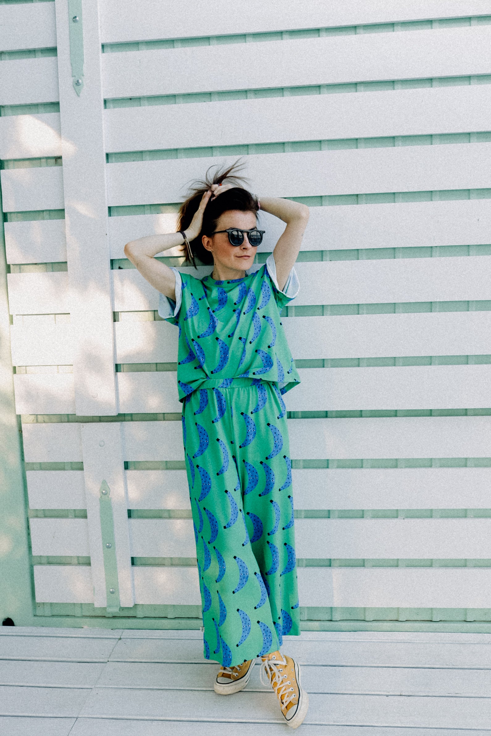 BANANEN AUF GRÜN ALL OVER PRINT- BOXY T-SHIRT