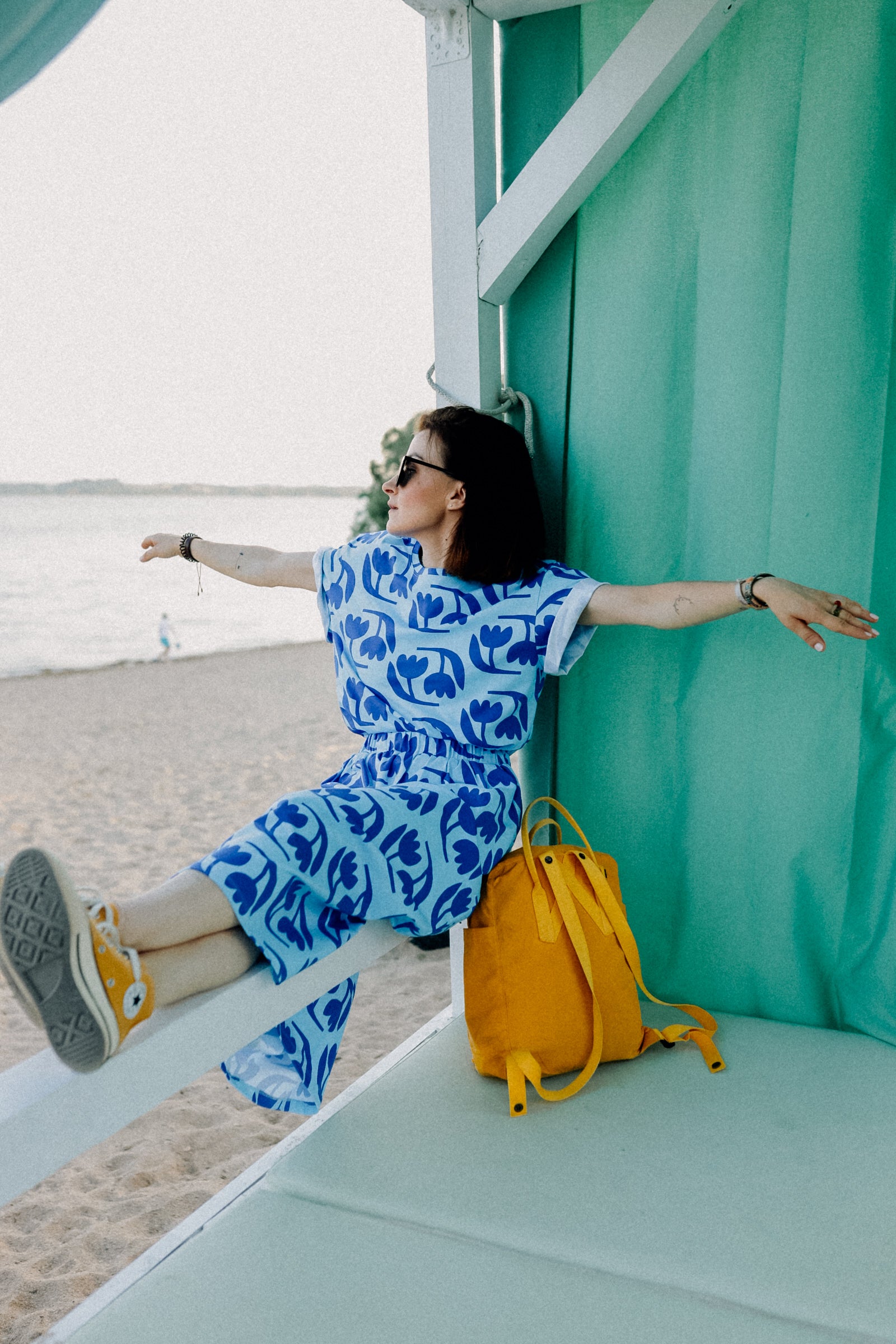 BLUE BLOOM ALL OVER PRINT- BOXY T-SHIRT ( LIEFERUNG CA. 14 TAGE)