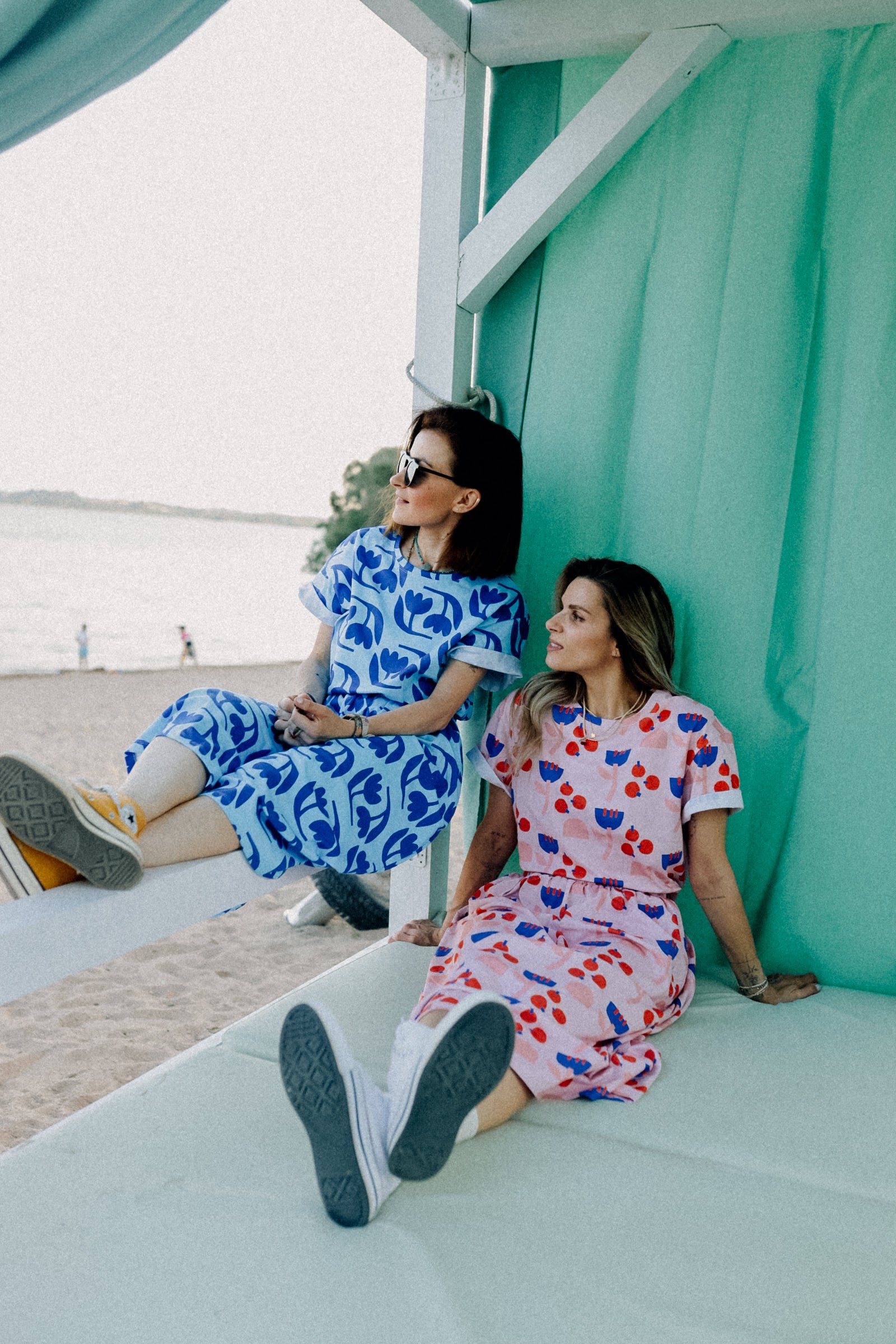 BLUE BLOOM ALL OVER PRINT- BOXY T-SHIRT ( LIEFERUNG CA. 14 TAGE)