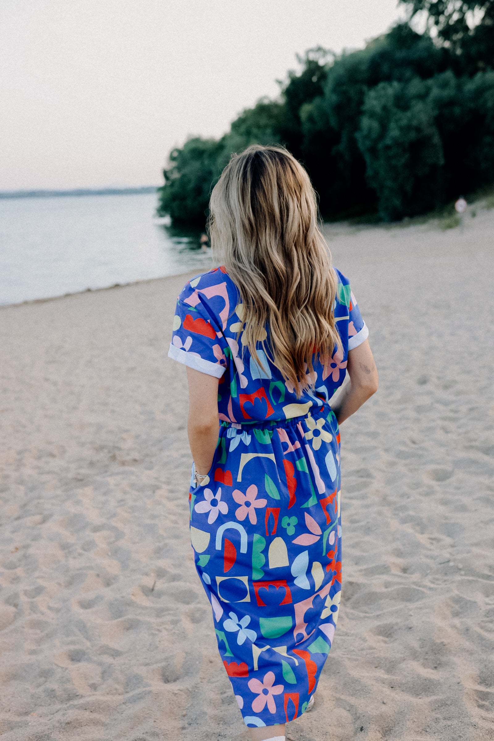 SUMMER SHAPES ALL OVER PRINT- BOXY T-SHIRT ( LIEFERUNG CA. 14 TAGE)
