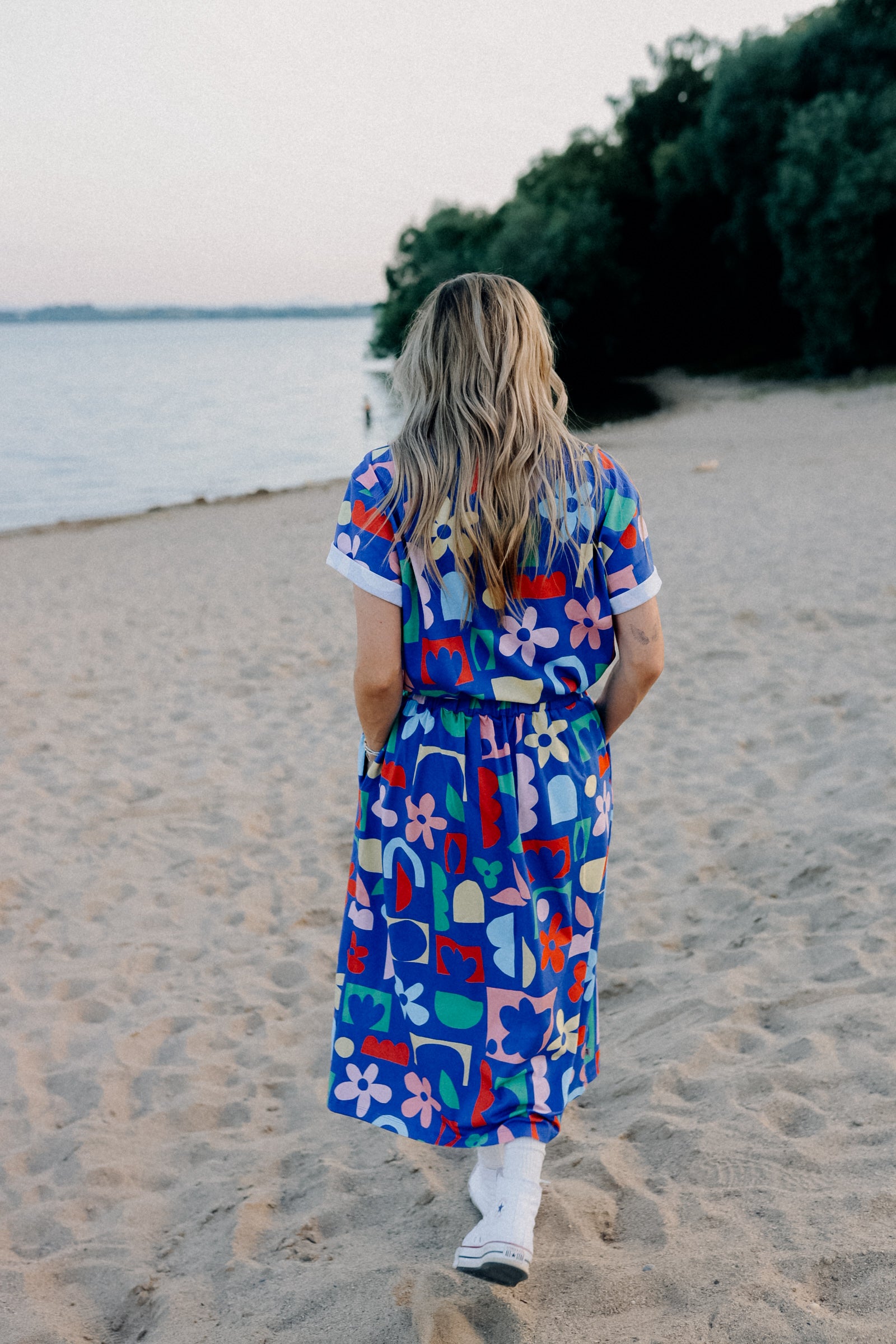 SUMMER SHAPES ALL OVER PRINT- BOXY T-SHIRT ( LIEFERUNG CA. 14 TAGE)