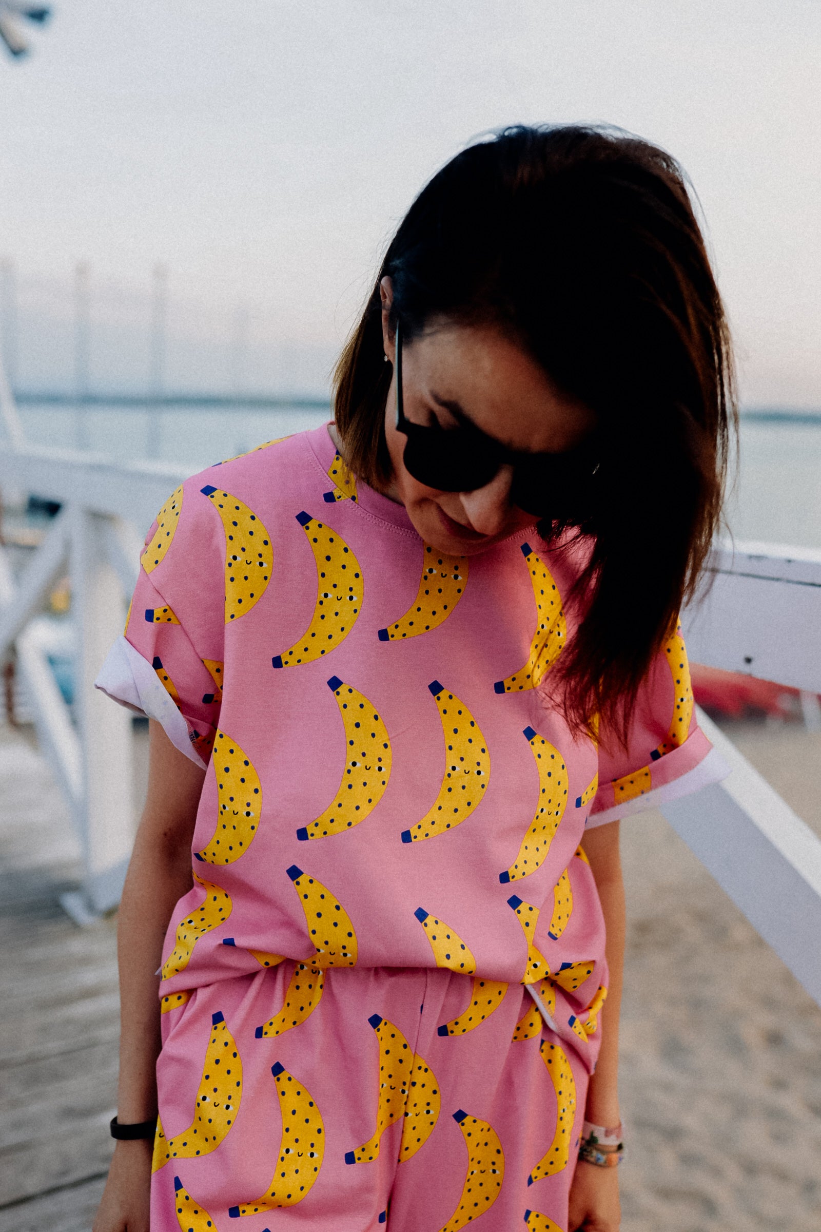 BANANEN AUF ROSA ALL OVER PRINT- BOXY T-SHIRT ( LIEFERUNG CA. 14 TAGE)