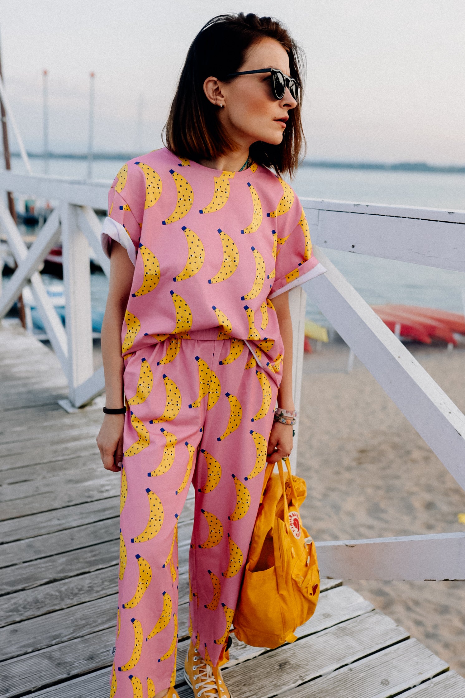 BANANEN AUF ROSA ALL OVER PRINT- BOXY T-SHIRT ( LIEFERUNG CA. 14 TAGE)