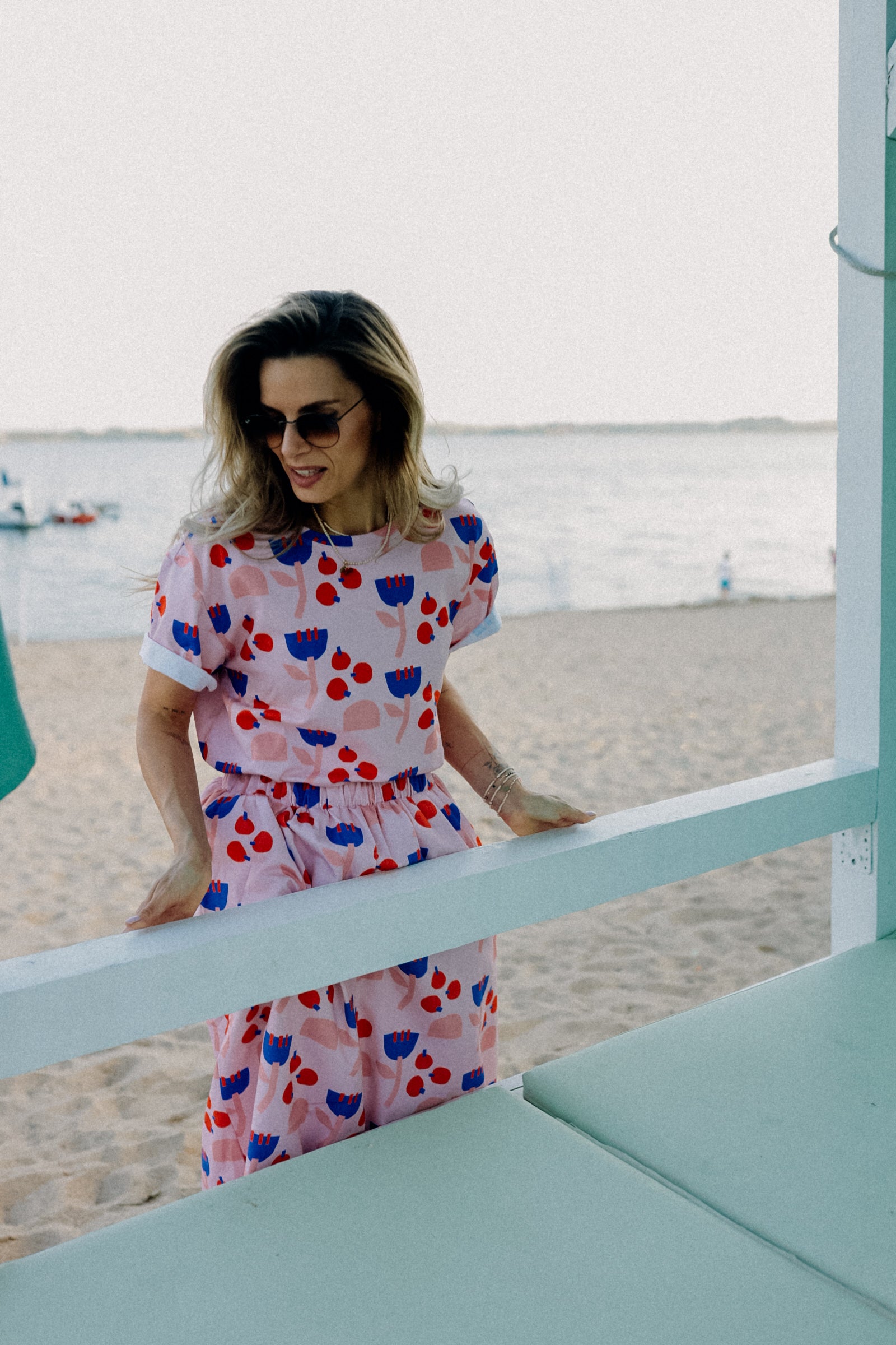 SKETCHY GARDEN ALL OVER PRINT- BOXY T-SHIRT ( LIEFERUNG CA. 14 TAGE)