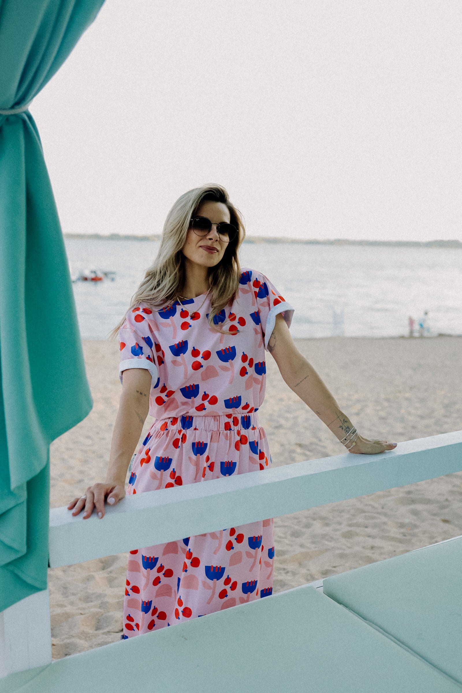 SKETCHY GARDEN ALL OVER PRINT- BOXY T-SHIRT ( LIEFERUNG CA. 14 TAGE)