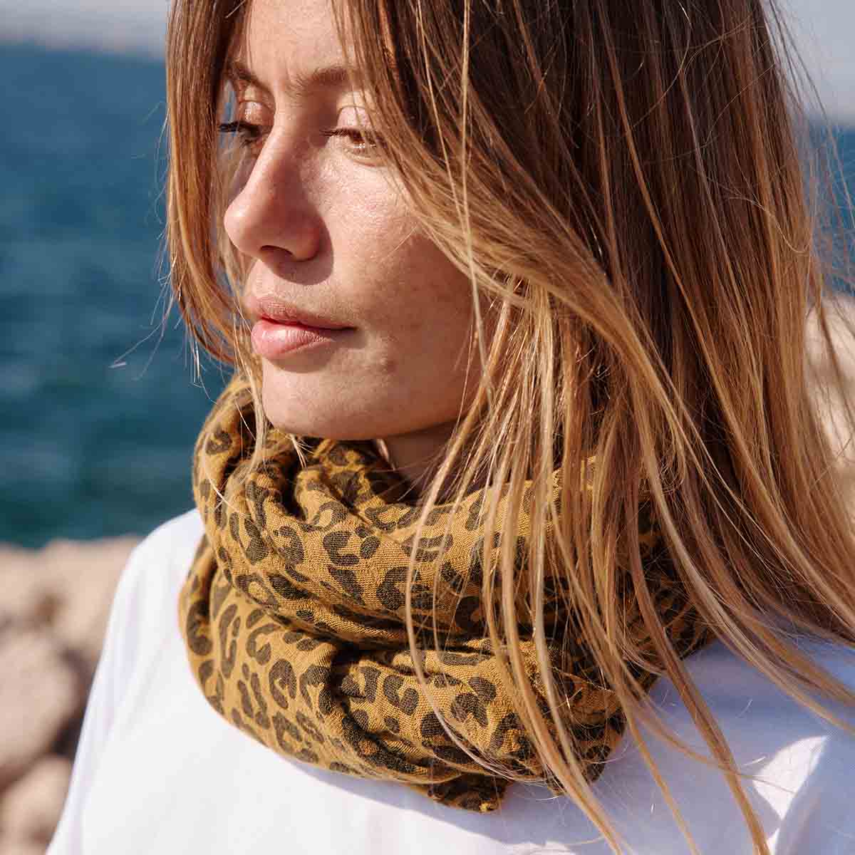 HALSTUCH - LEO + KARAMELL 110x110