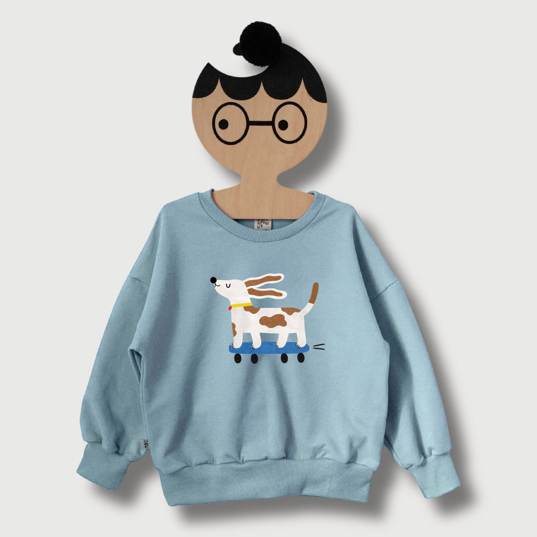 Hund auf Skateboard - Sweatshirt - Hellblau