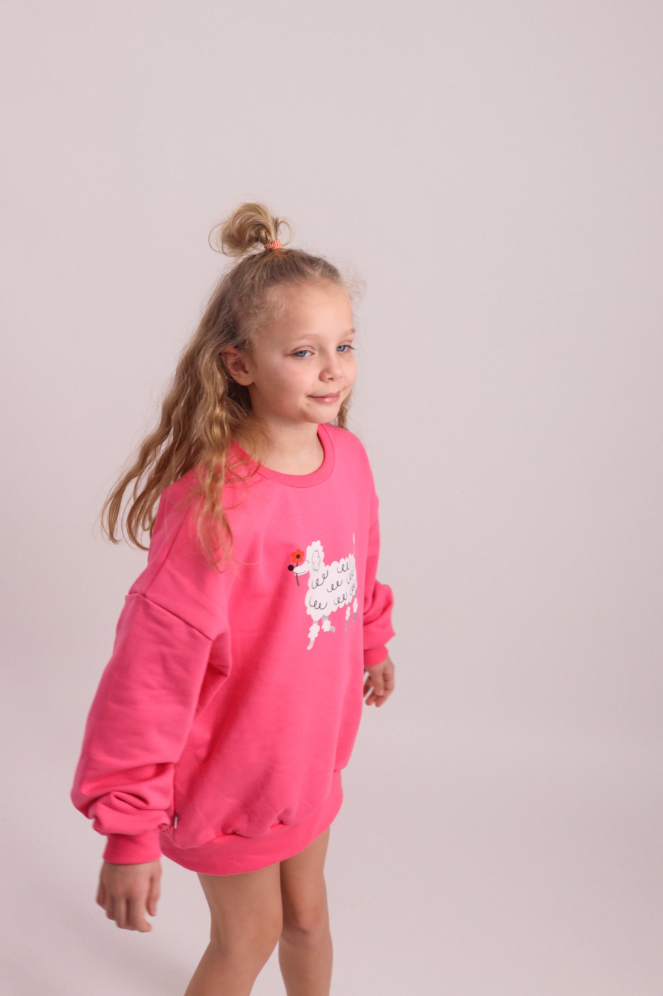 PUDEL AUF PINK SWEATSHIRT (LIEFERZEIT CA. 14 TAGE)