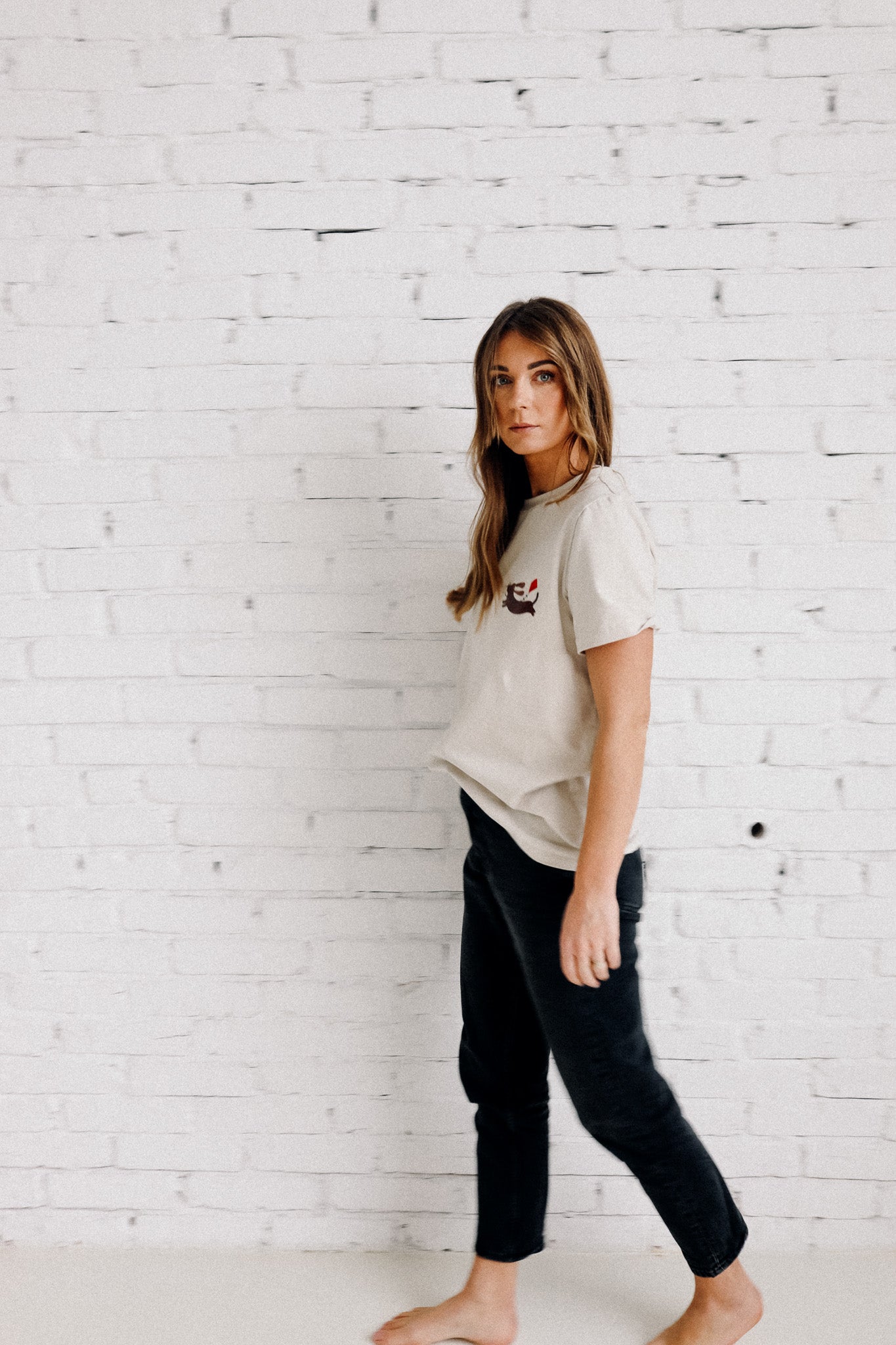 DACKEL AUF CREME - ERWACHSENEN T-SHIRT