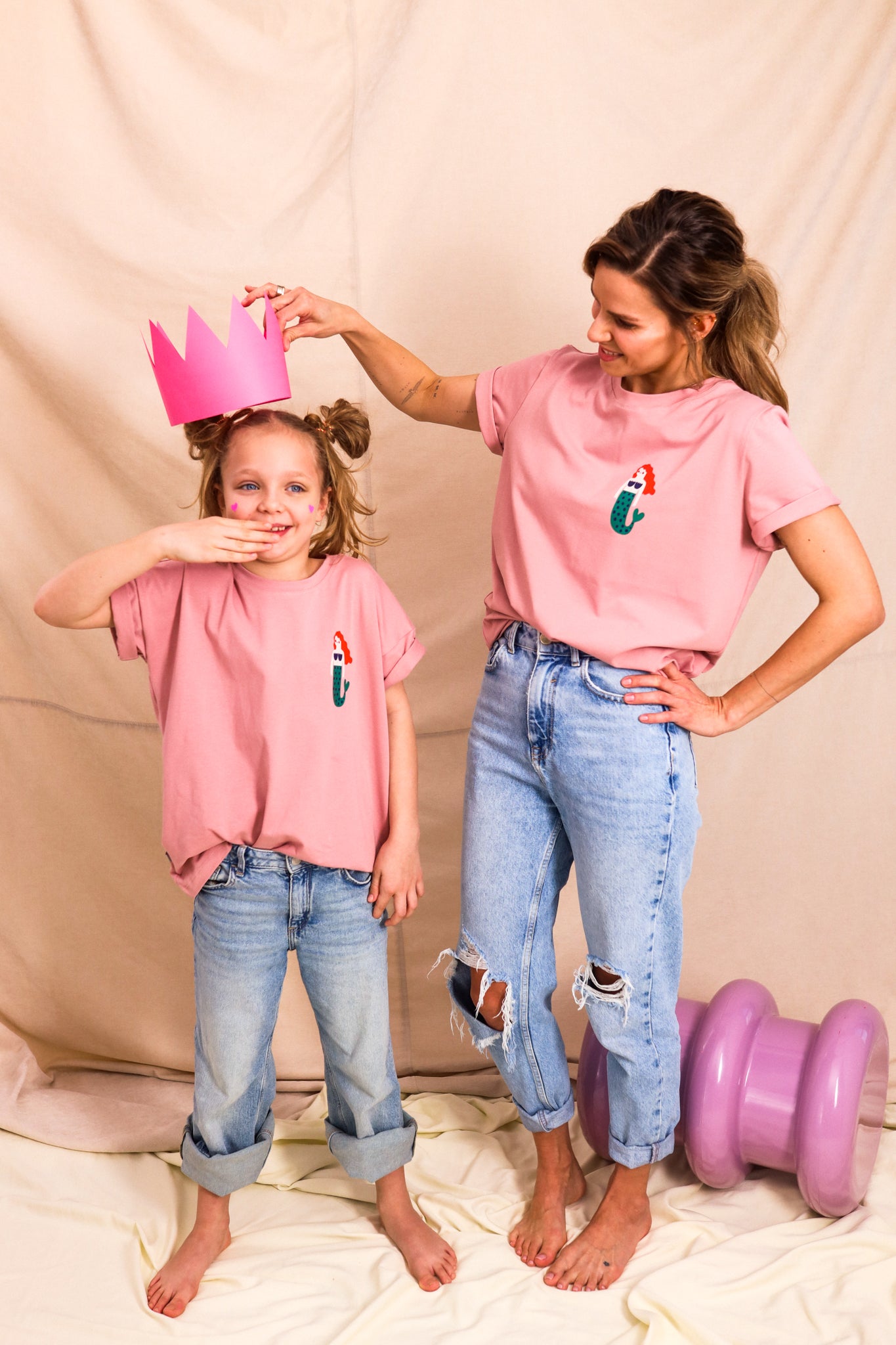 MEERJUNGFRAU AUF ROSA - ERWACHSENEN T-SHIRT