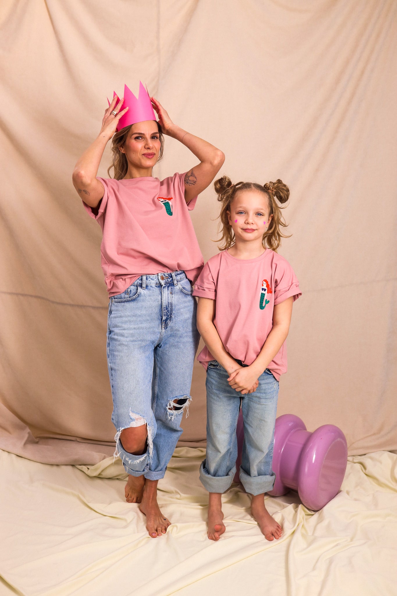 MEERJUNGFRAU AUF ROSA - ERWACHSENEN T-SHIRT