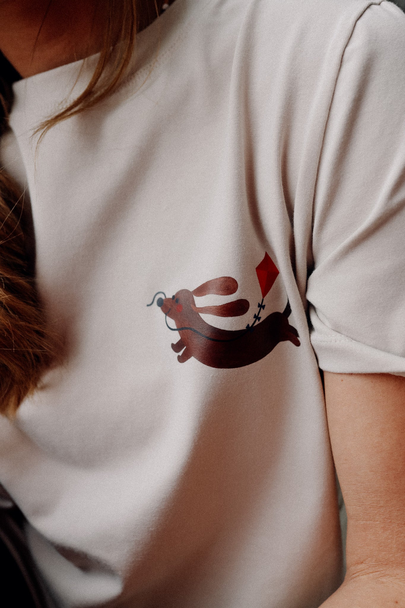 DACKEL AUF CREME - ERWACHSENEN T-SHIRT