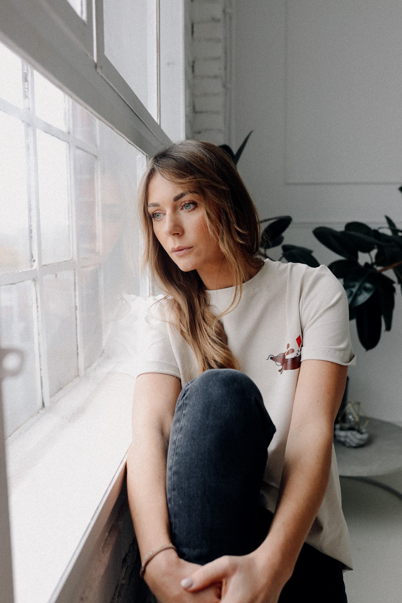 DACKEL AUF CREME - ERWACHSENEN T-SHIRT