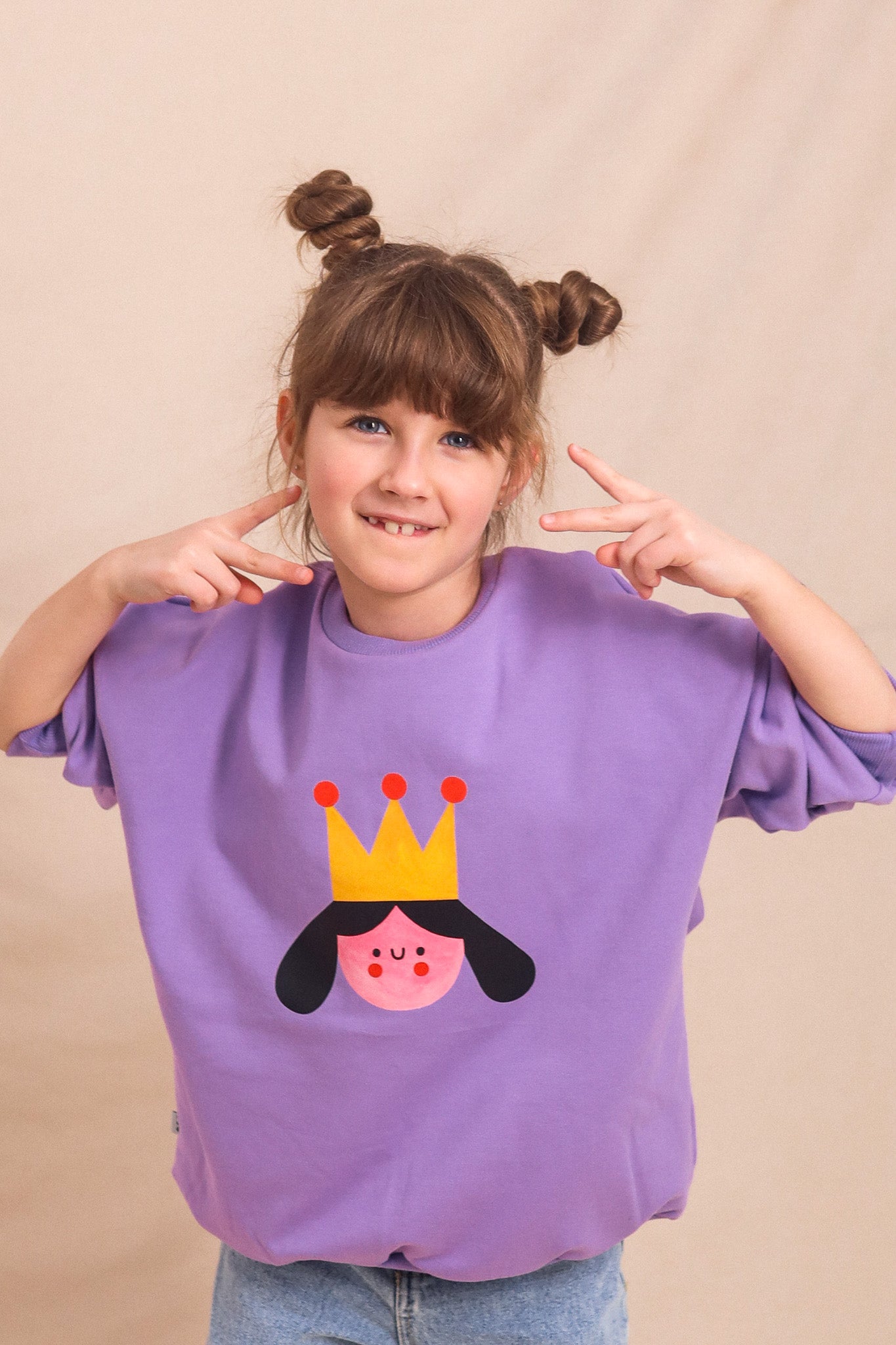 QUEEN AUF LILA SWEATSHIRT (LIEFERZEIT CA. 14 TAGE)