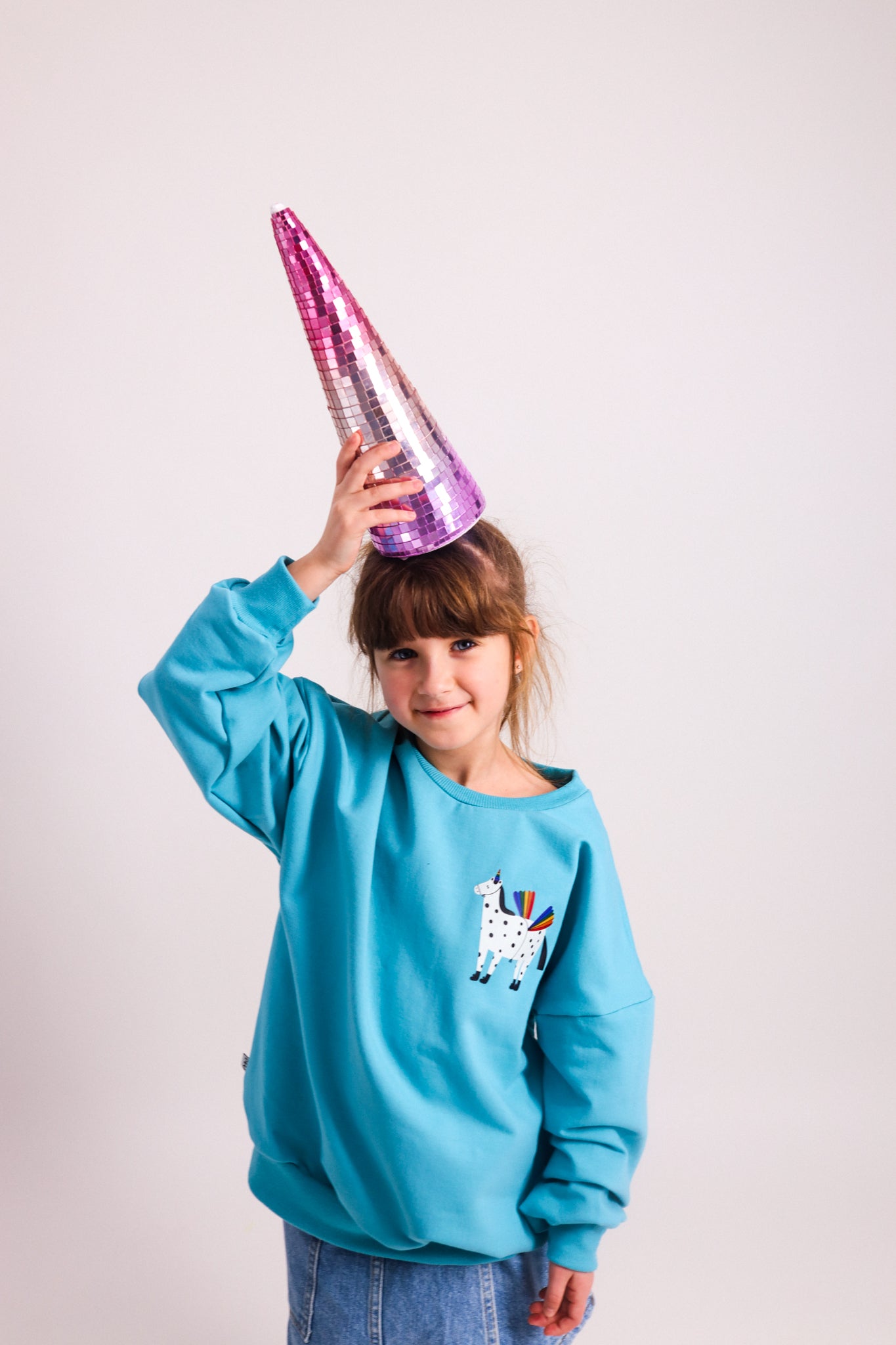 REGENBOGEN PFERD AUF PETROL SWEATSHIRT (LIEFERZEIT CA. 14 TAGE)