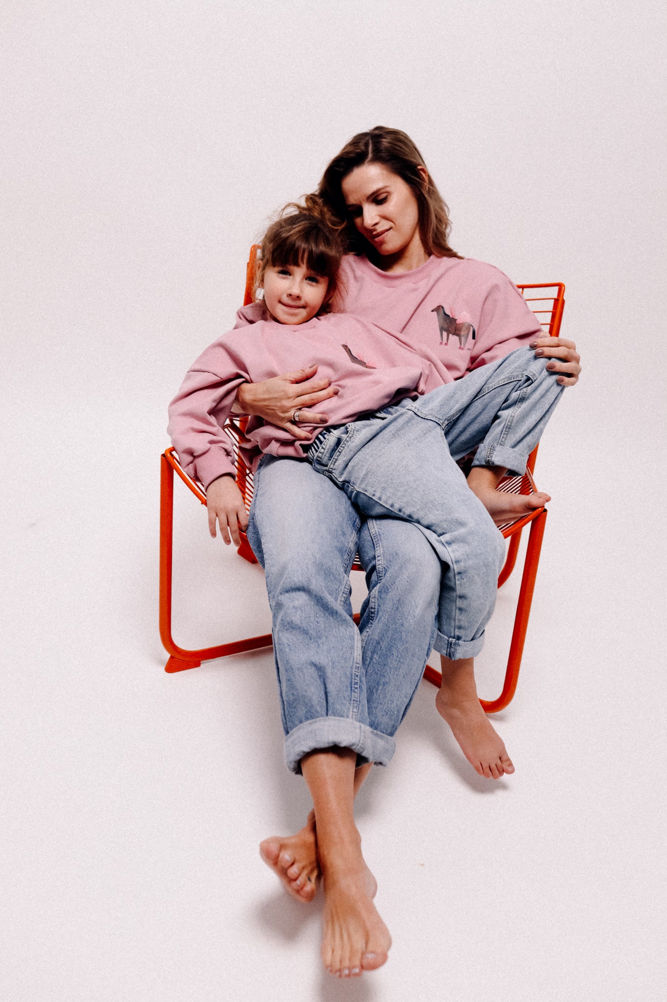 PFERD AUF ALTROSA KINDER SWEATSHIRT (LIEFERZEIT CA. 14 TAGE)