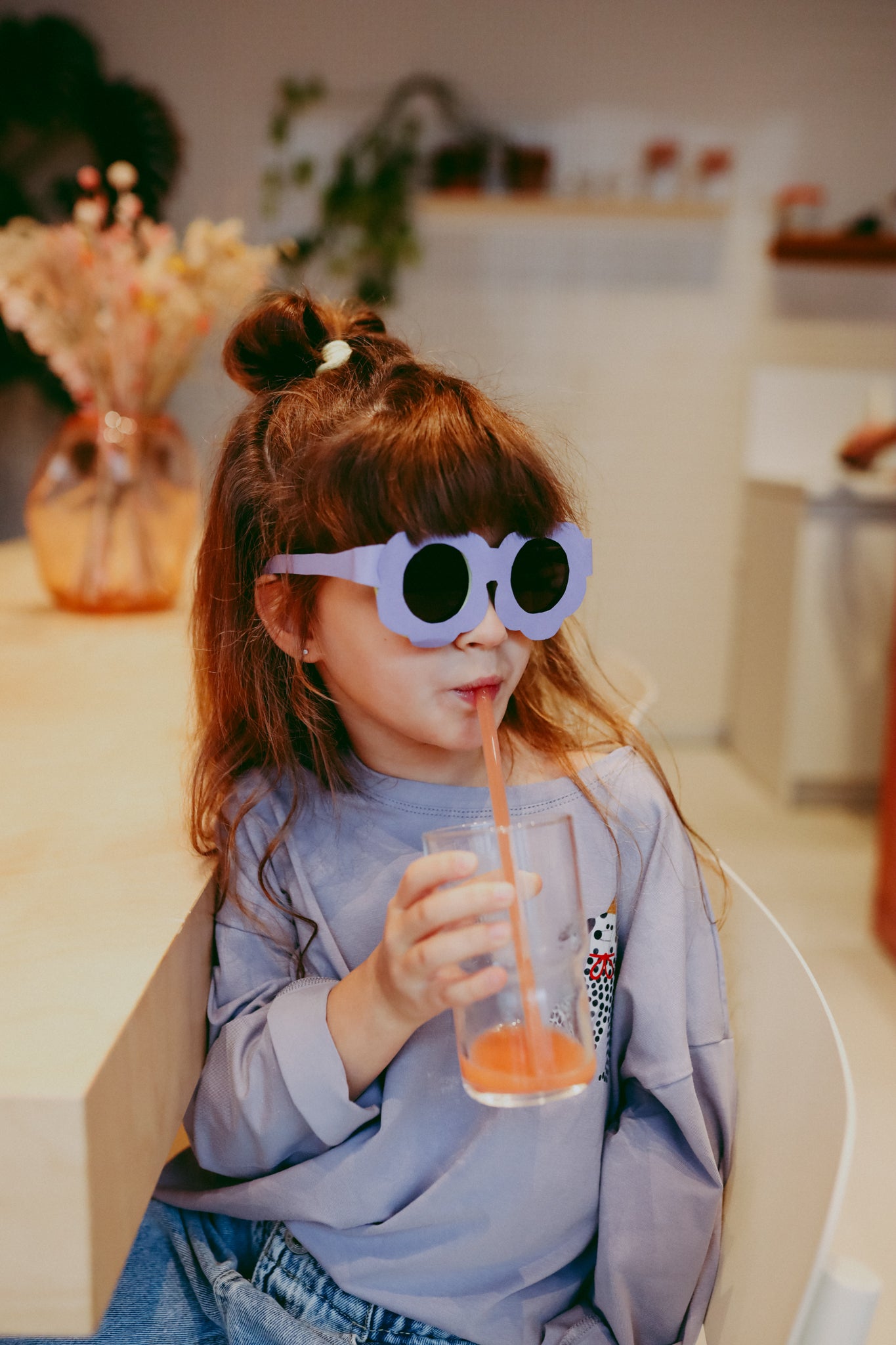 PARTY HUND AUF LILAGRAU OVERSIZED LONGSLEEVE (LIEFERUNG CA. 14 TAGE)