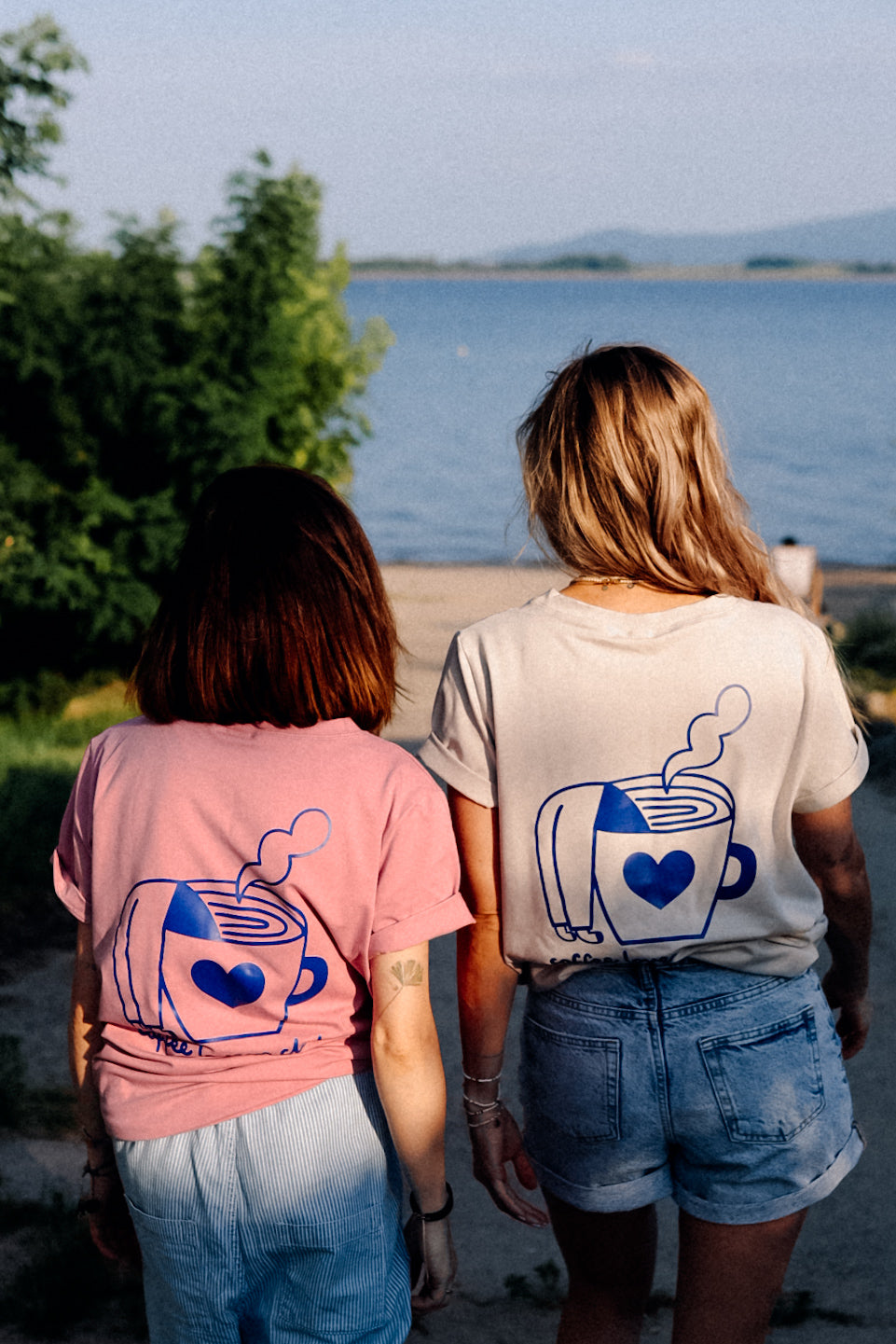 PRE ORDER - BIG COFFEE LOVER AUF ALTROSA - ERWACHSENEN T-SHIRT (ANFERTIGUNG CA. 14 TAGE)